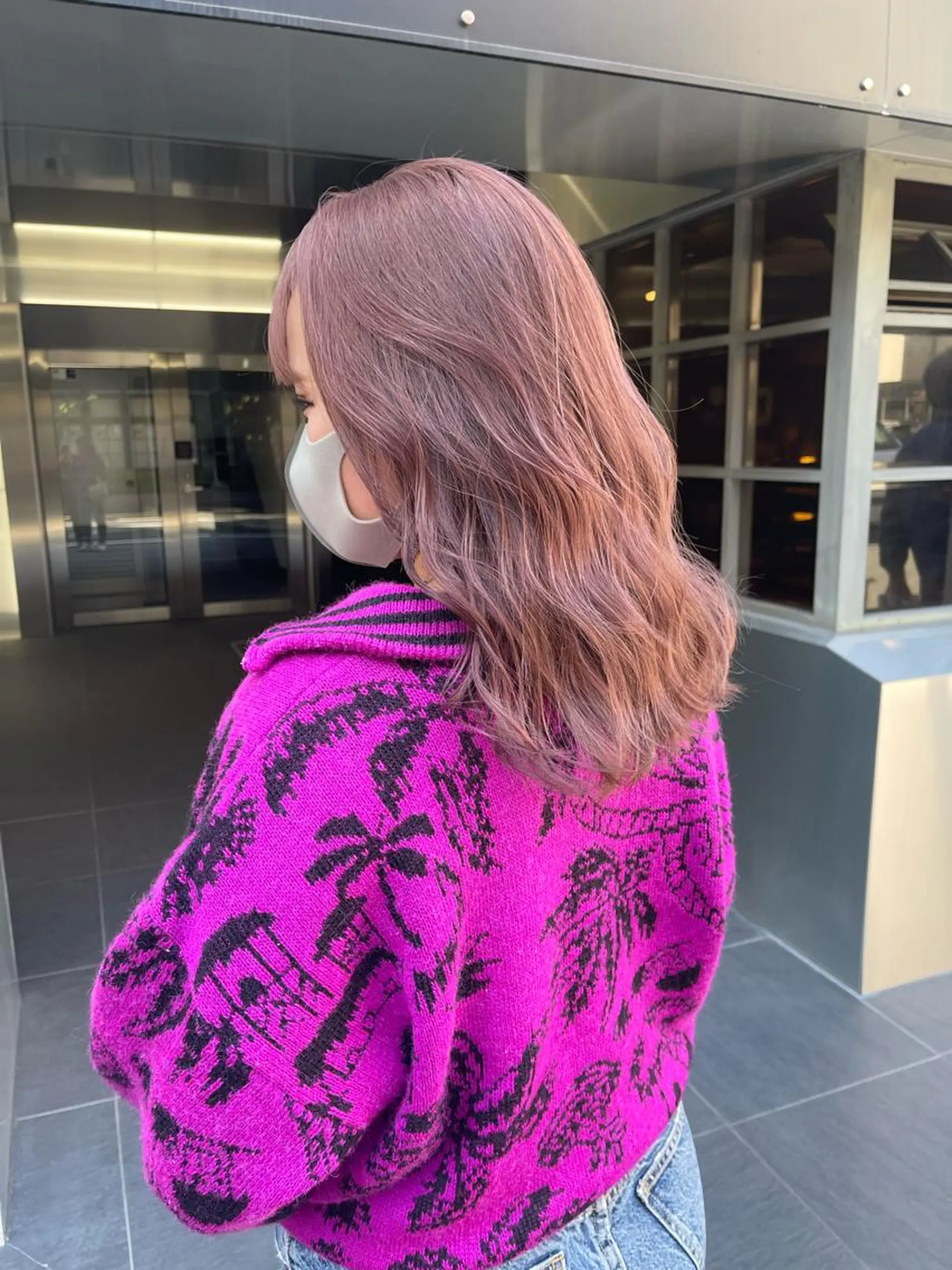 ロング カラー 渡 汐音のヘアスタイル