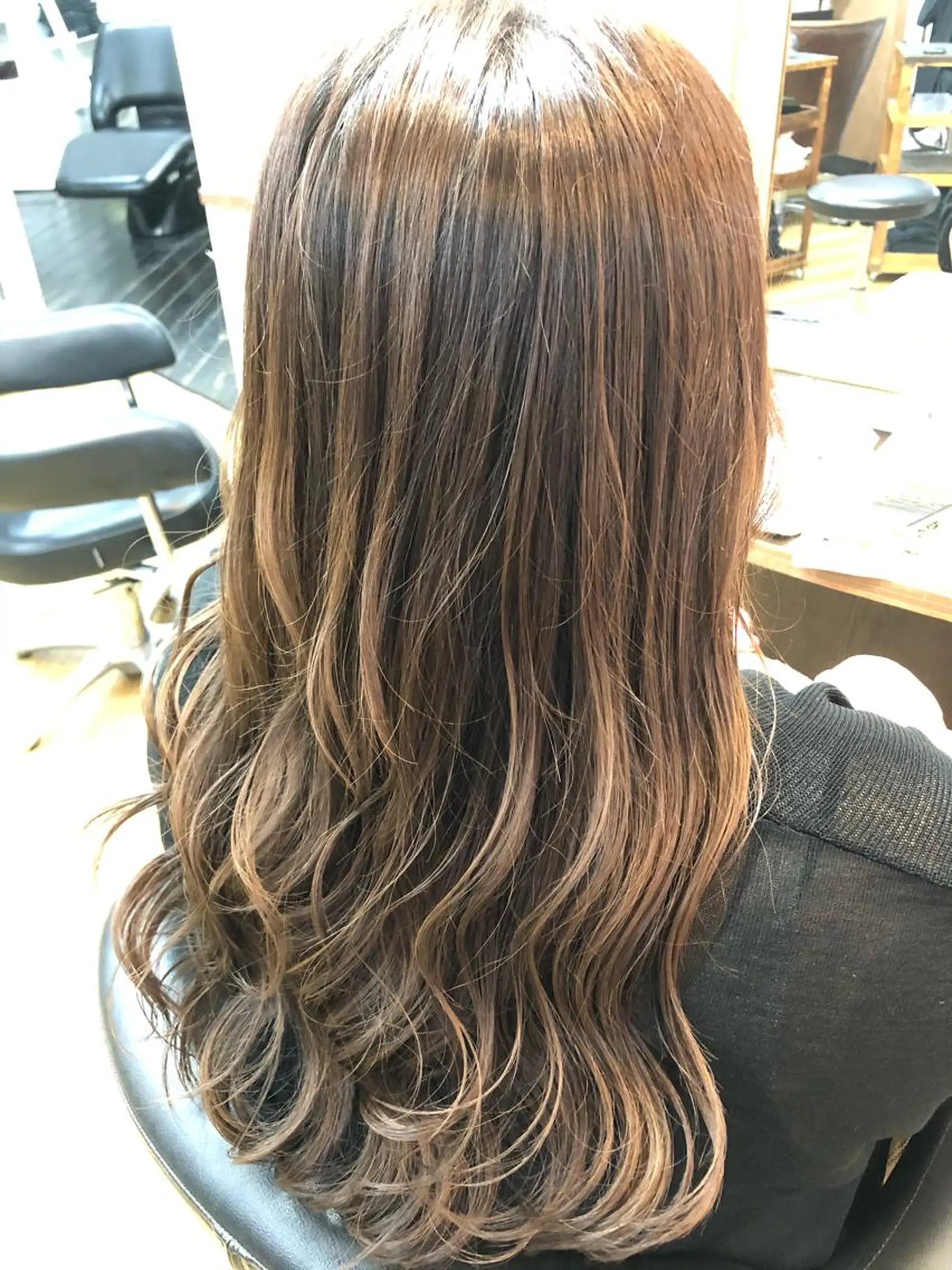 ロング カラー ヘアアレンジ ベージュカラー グラデーションカラー ATOLL所属・ATOLL 武藤のヘアスタイル