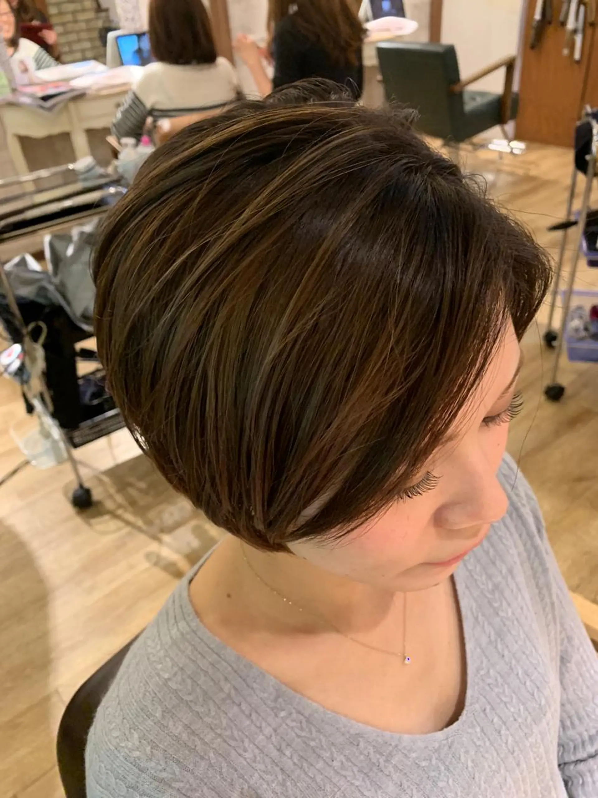 ショート カラー アッシュ ベージュカラー 透明感カラー ハイライトカラー ハイライト カット ヘアカラー SALOWIN(サロウィン)広島並木通り所属・田村和範/似合わせ カラー/縮毛矯正のヘアスタイル