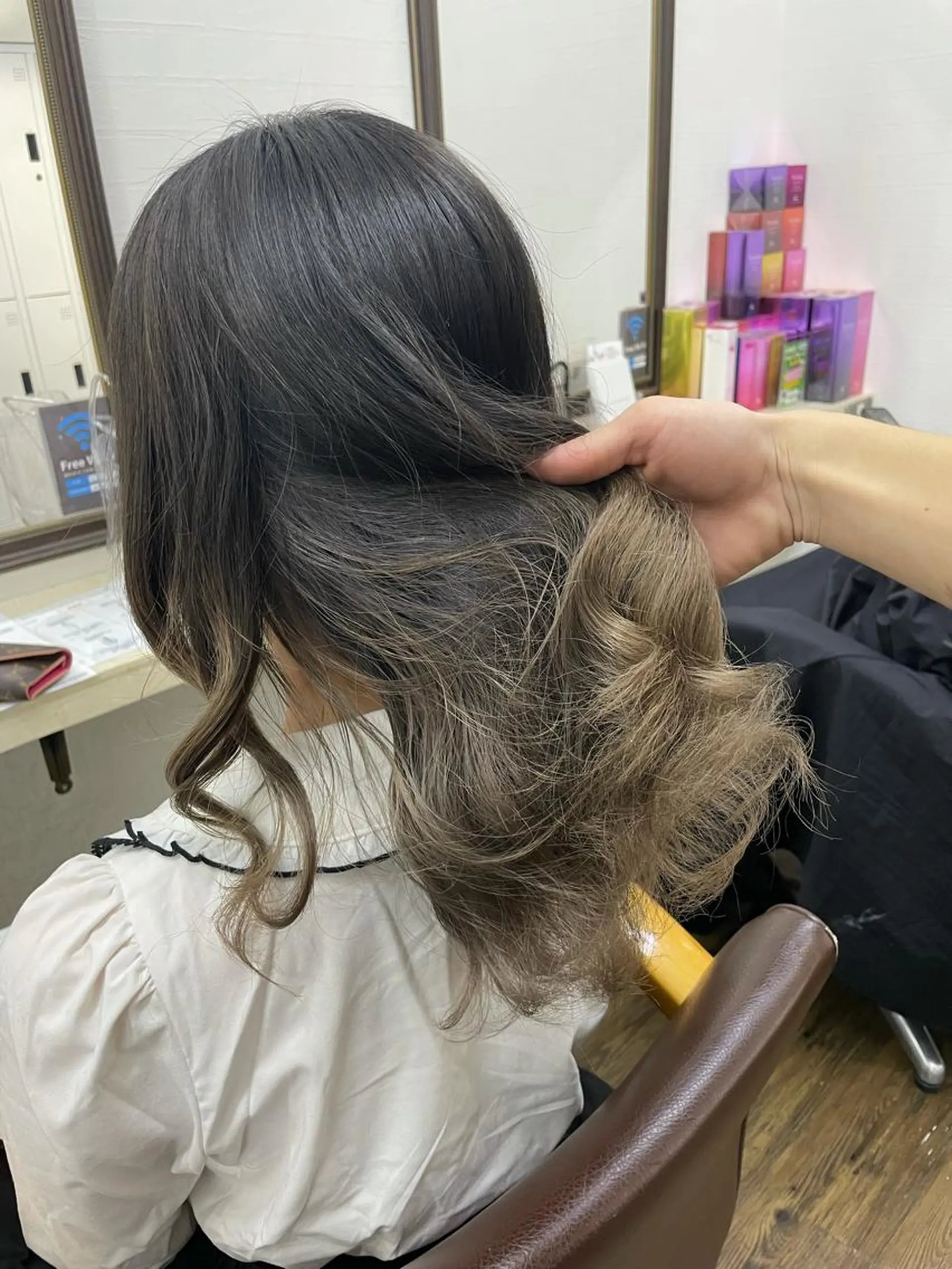 セミロング カラー ヒカ/外国人風 デザインカラーのヘアスタイル