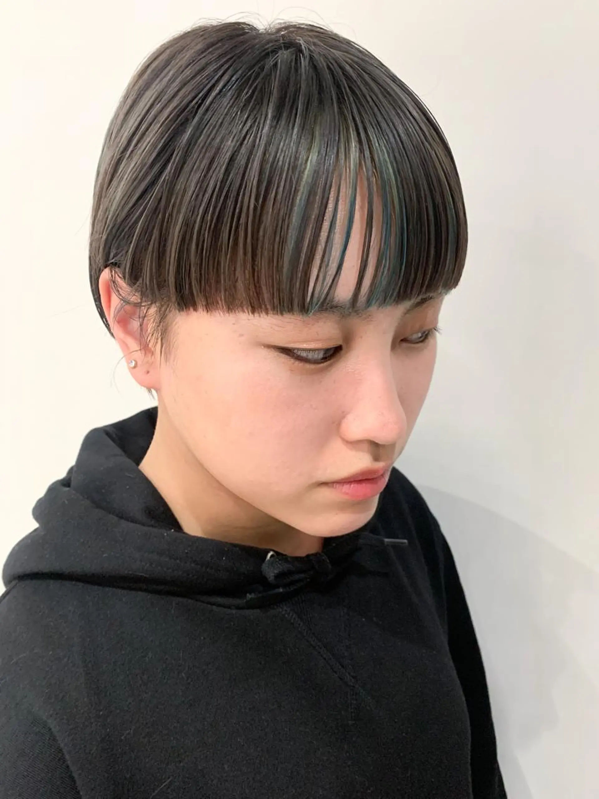 ショート nuu所属・💜ショート💜 ウルフ、ボブ二色亜美のヘアスタイル