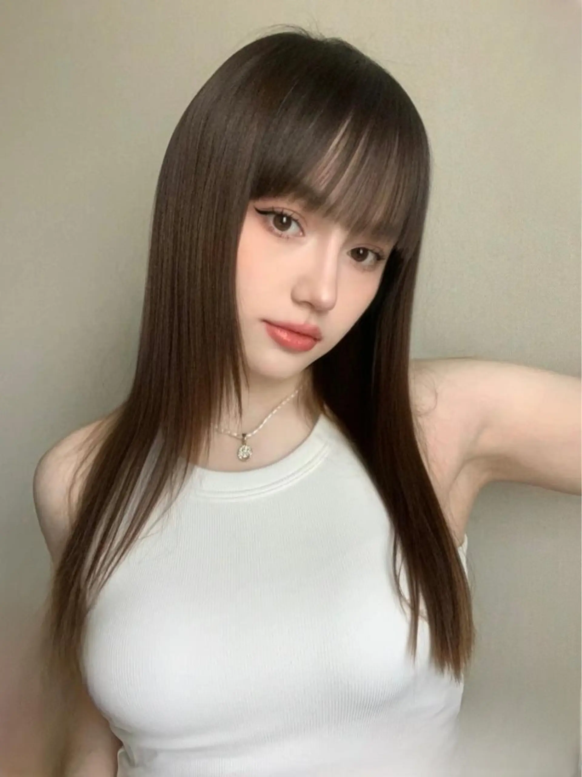 セミロング カラー ベージュカラー ブリーチ イヤリングカラー 韓国風カラー ブリーチなしカラー カット ヘアカラー トリートメント 鈴木 一貴のヘアスタイル