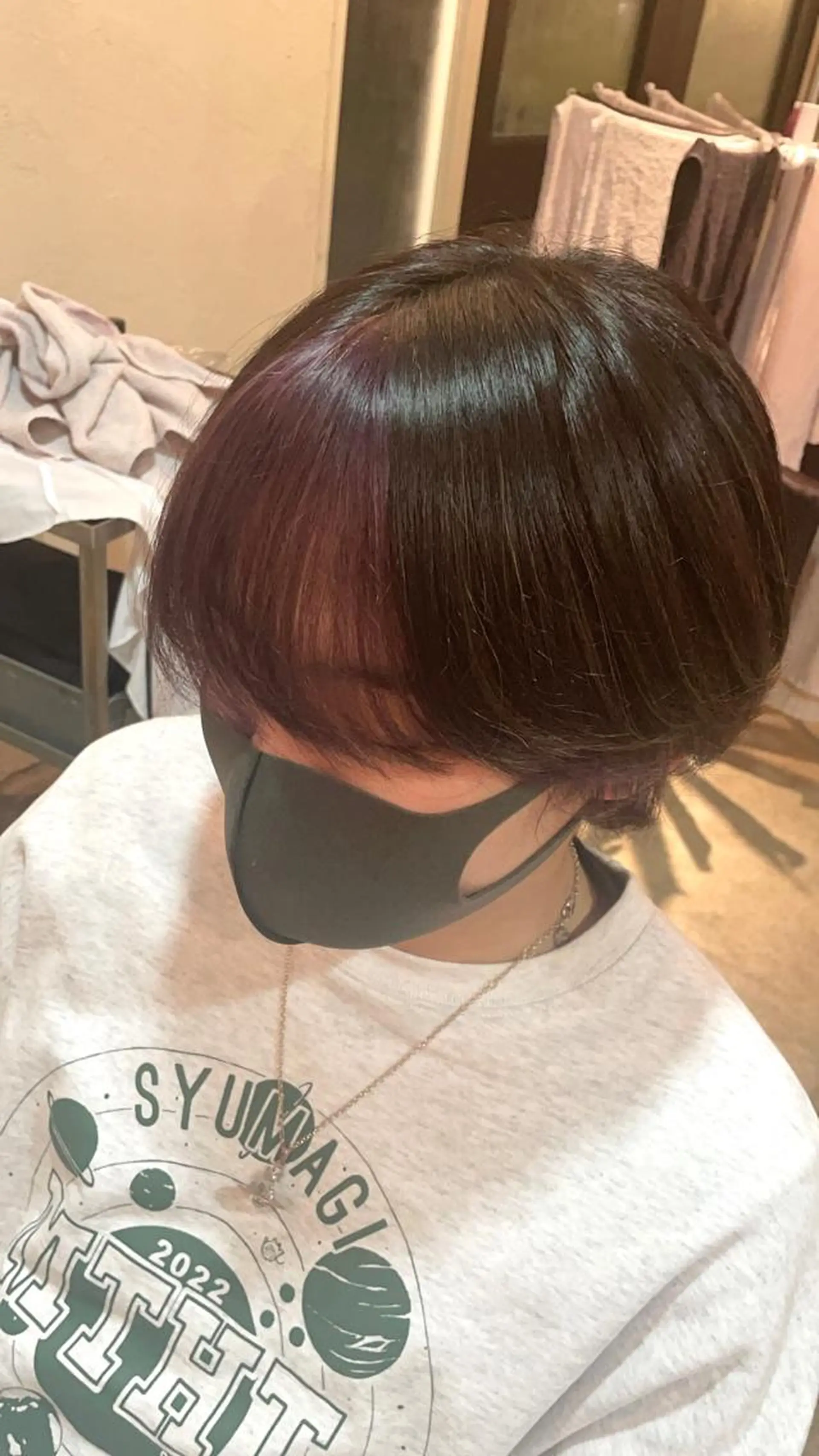 カラー 岡田 神奈のヘアスタイル