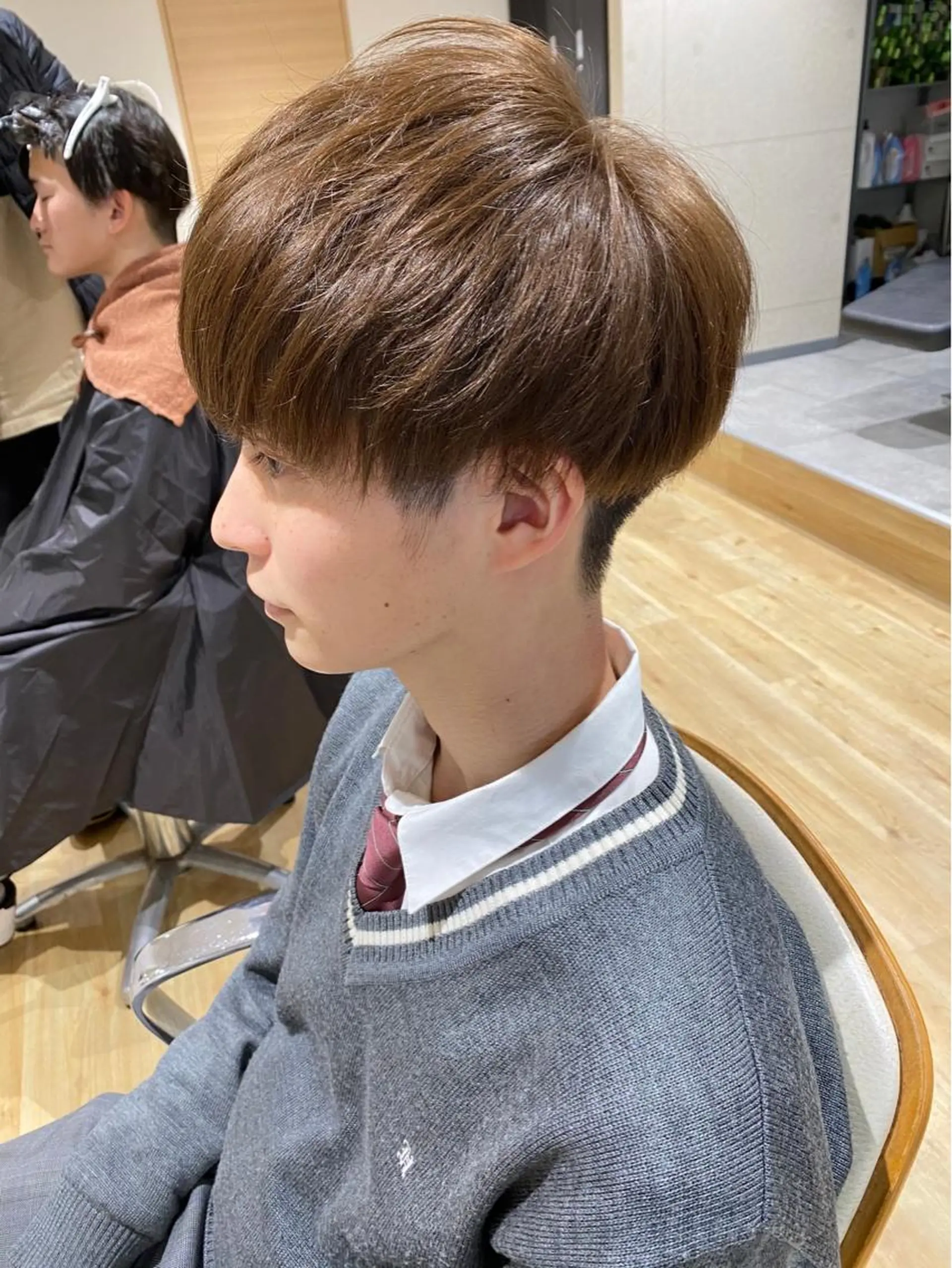ショート カラー パーマ メンズ アップバング センターパート メンズハイトーン マッシュウルフ モヒカン カット ヘアカラー ヘアセット 森下 佑大のヘアスタイル