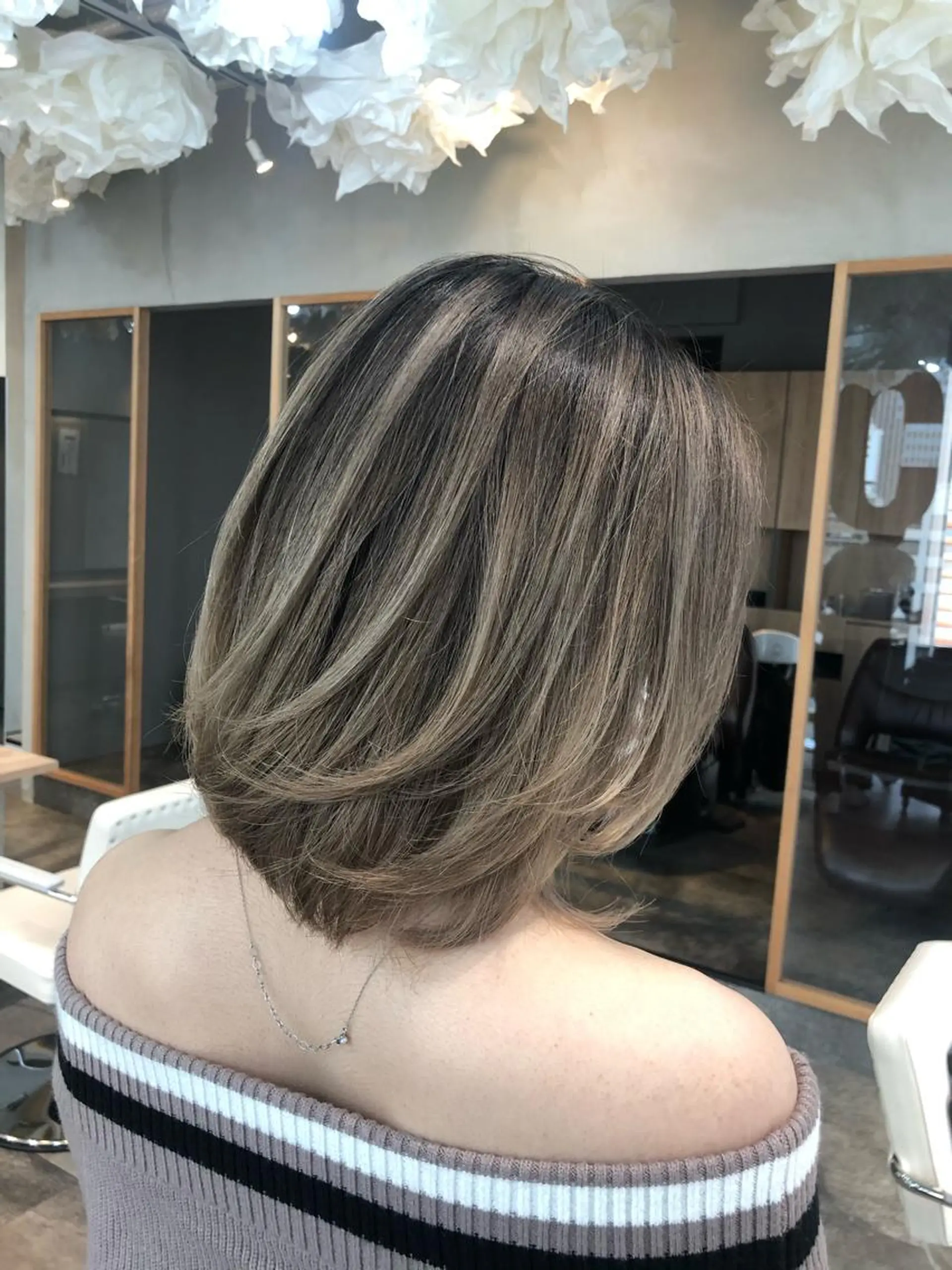 ミディアム ヘアカラー 顔タイプ診断®︎ ハイトーンカラーのヘアスタイル