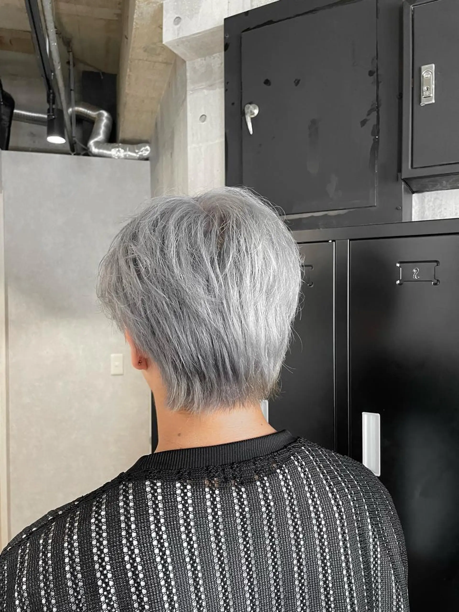 ショート カラー パーマ メンズ シルバー ホワイトシルバー カット ヘアカラー _white【京橋店】所属・_WHITE / KENTOのヘアスタイル