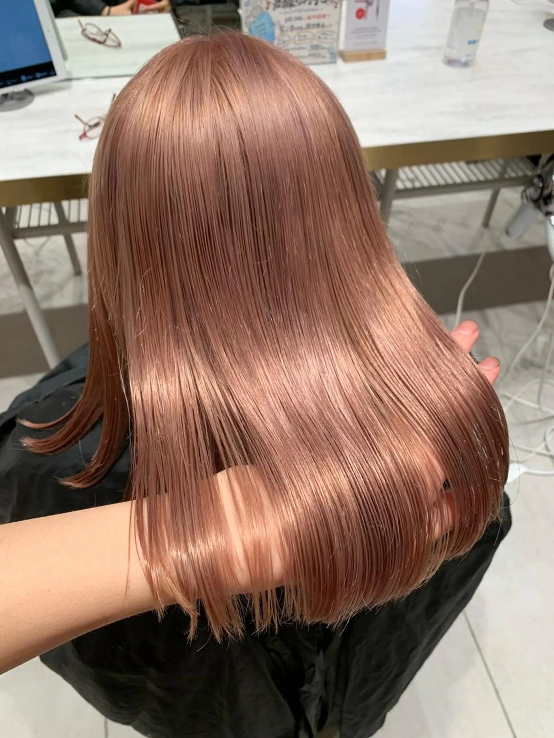 ショート カラー ヘアアレンジ ベージュカラー ブリーチ ケアブリーチ 透明感カラー グレージュ ヘアカラー トリートメント ヘアセット レイヤー専門家 ダブルカラー修のヘアスタイル