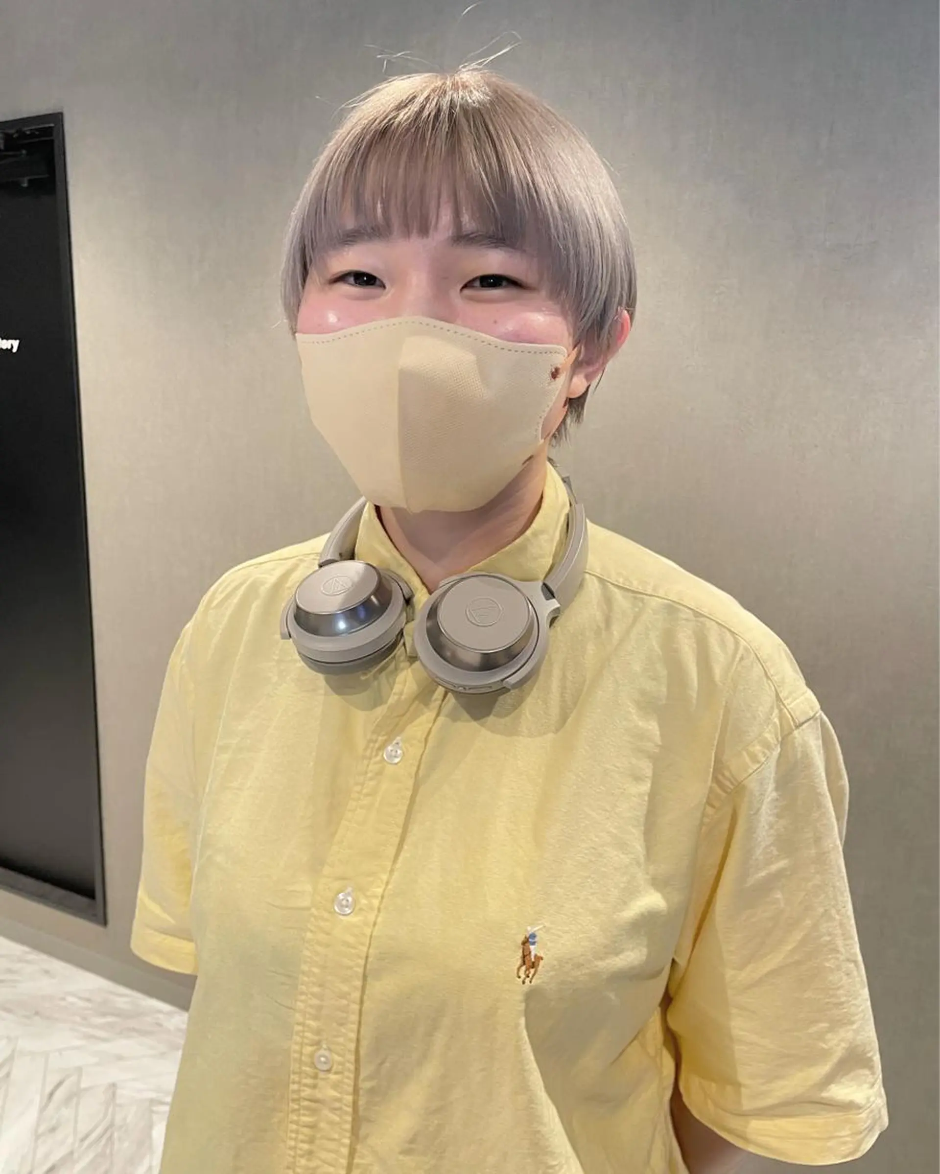 ショート カラー ベージュカラー ブリーチ ケアブリーチ ホワイトベージュ ショートヘア カット ヘアカラー トリートメント メンズパーマモデル 募集　サトチハルのヘアスタイル