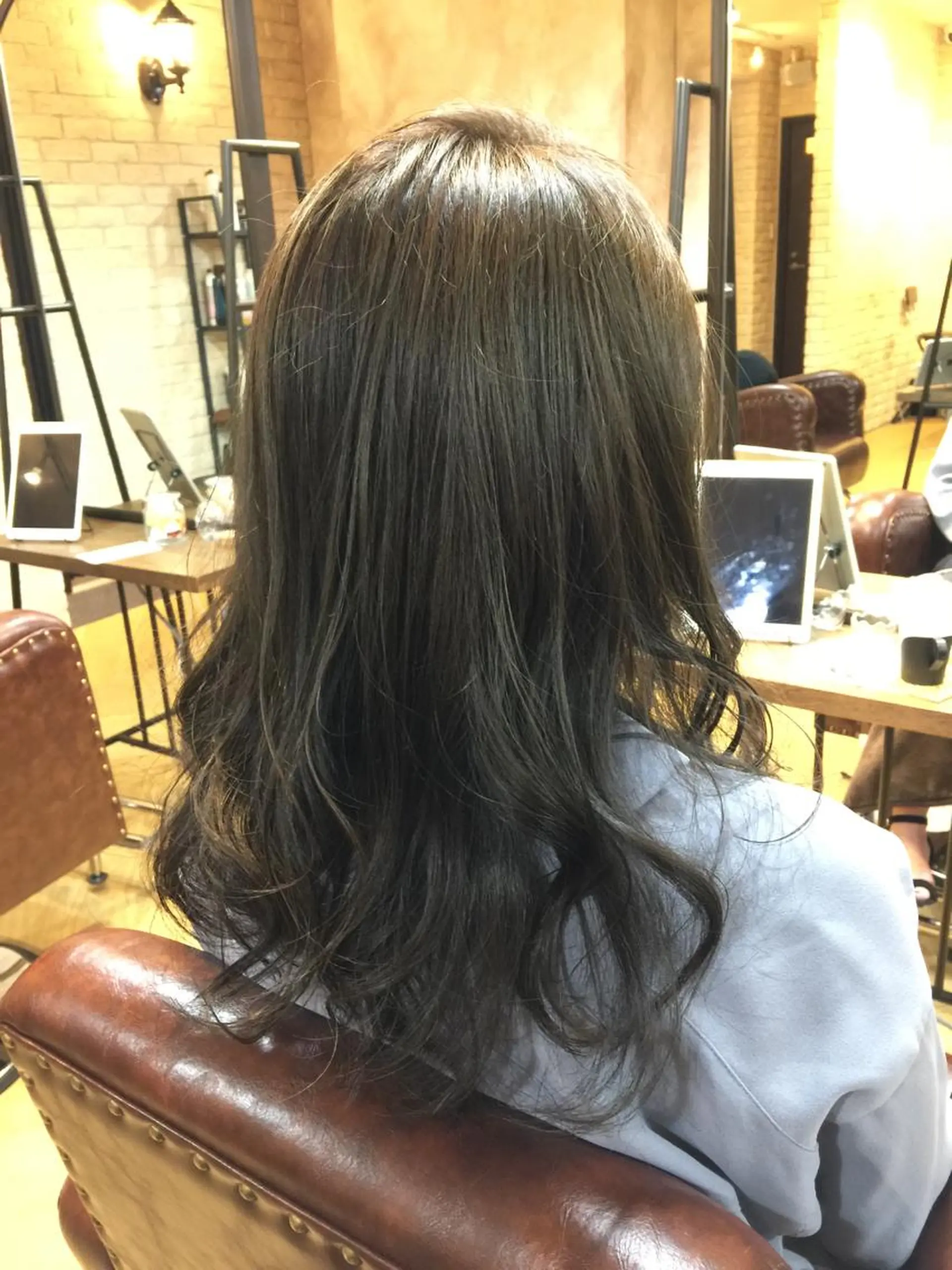 セミロング アッシュ カット ヘアカラー トリートメント siki. 石渡のヘアスタイル