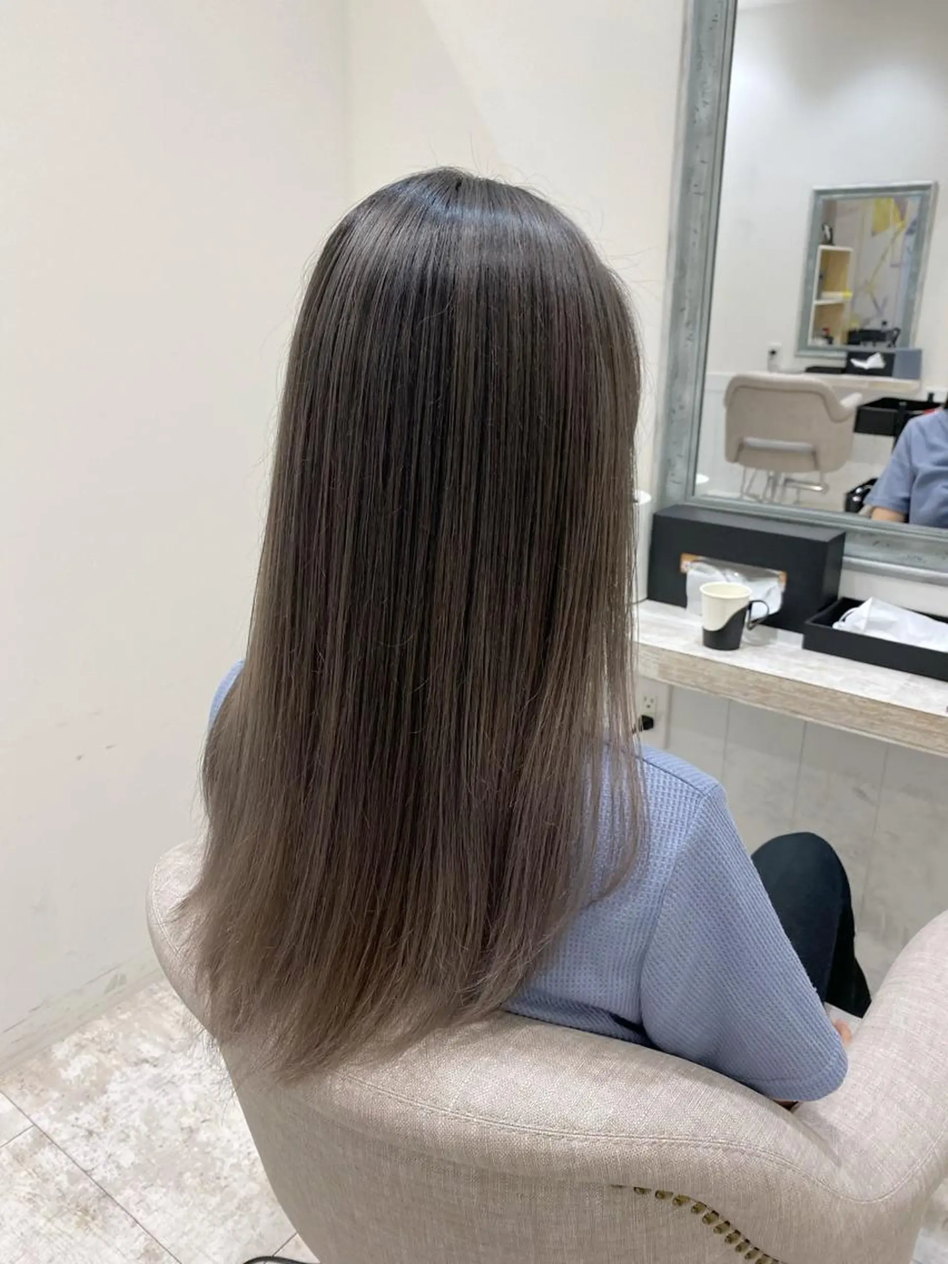 セミロング ヘアカラー ROI 【ロイ】のヘアスタイル