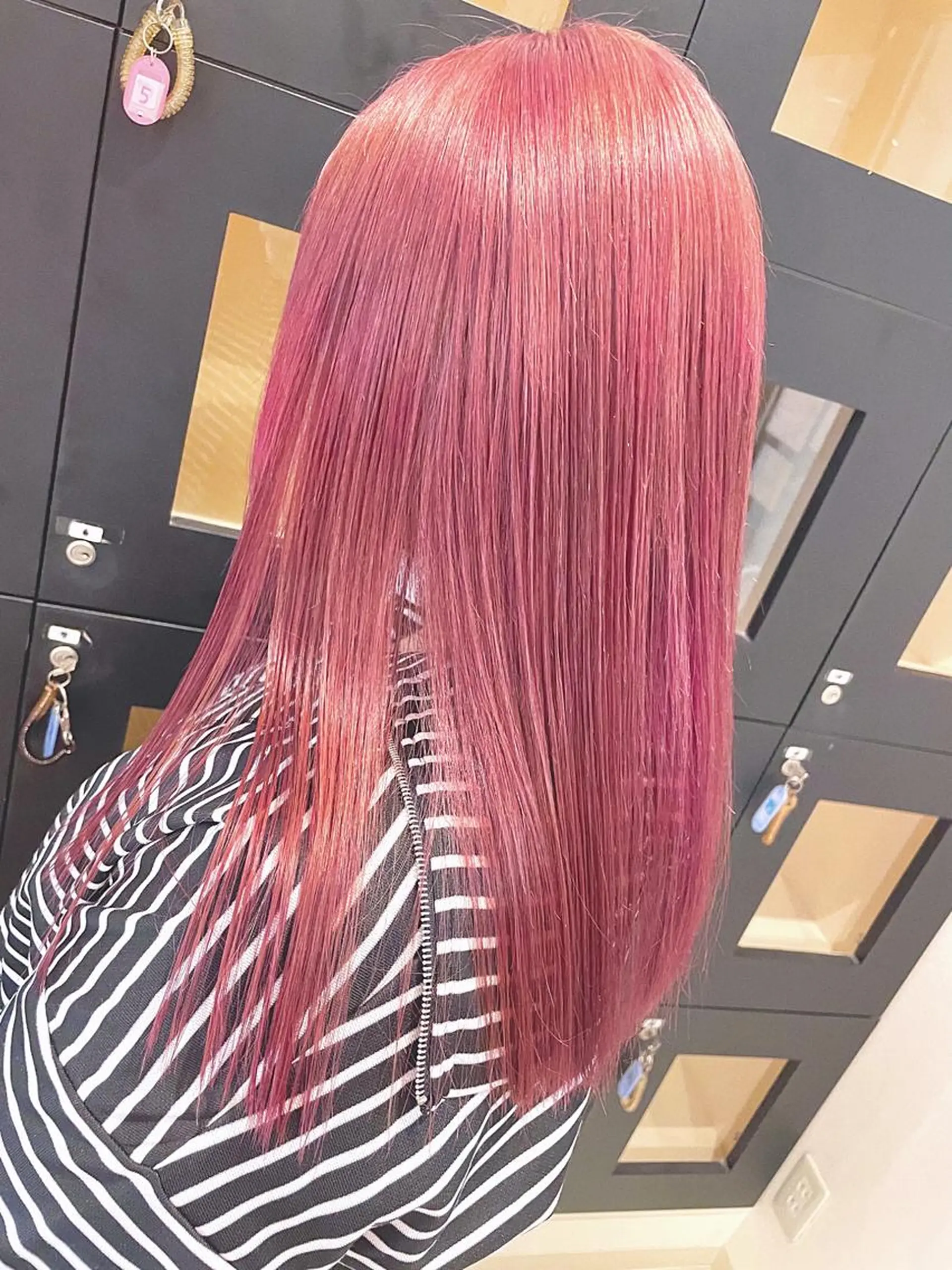 カラー ハイトーンカラー ピンクカラー ヘアカラー Chere rosso所属・✨頭身浴無料 -chere-金剛店のヘアスタイル