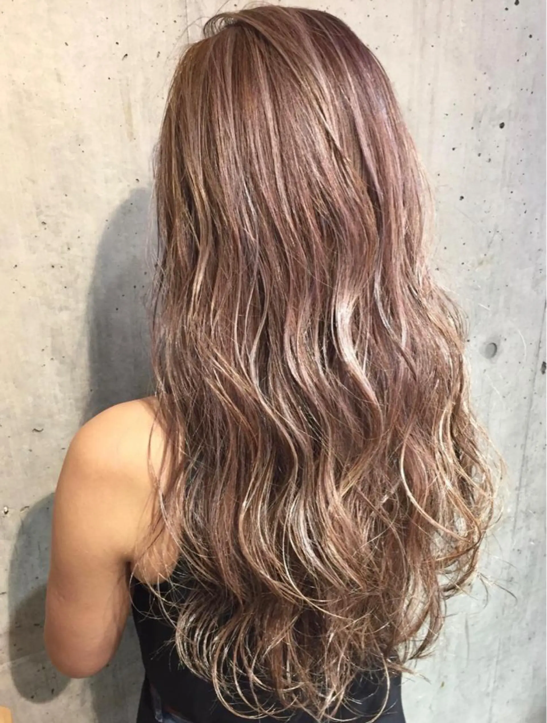 ロング カラー アッシュ アッシュブラウン バレイヤージュ ベージュカラー 黒髪 カット ヘアカラー トリートメント 韓国風×透明感カラー 髪質改善オタベシンヤのヘアスタイル