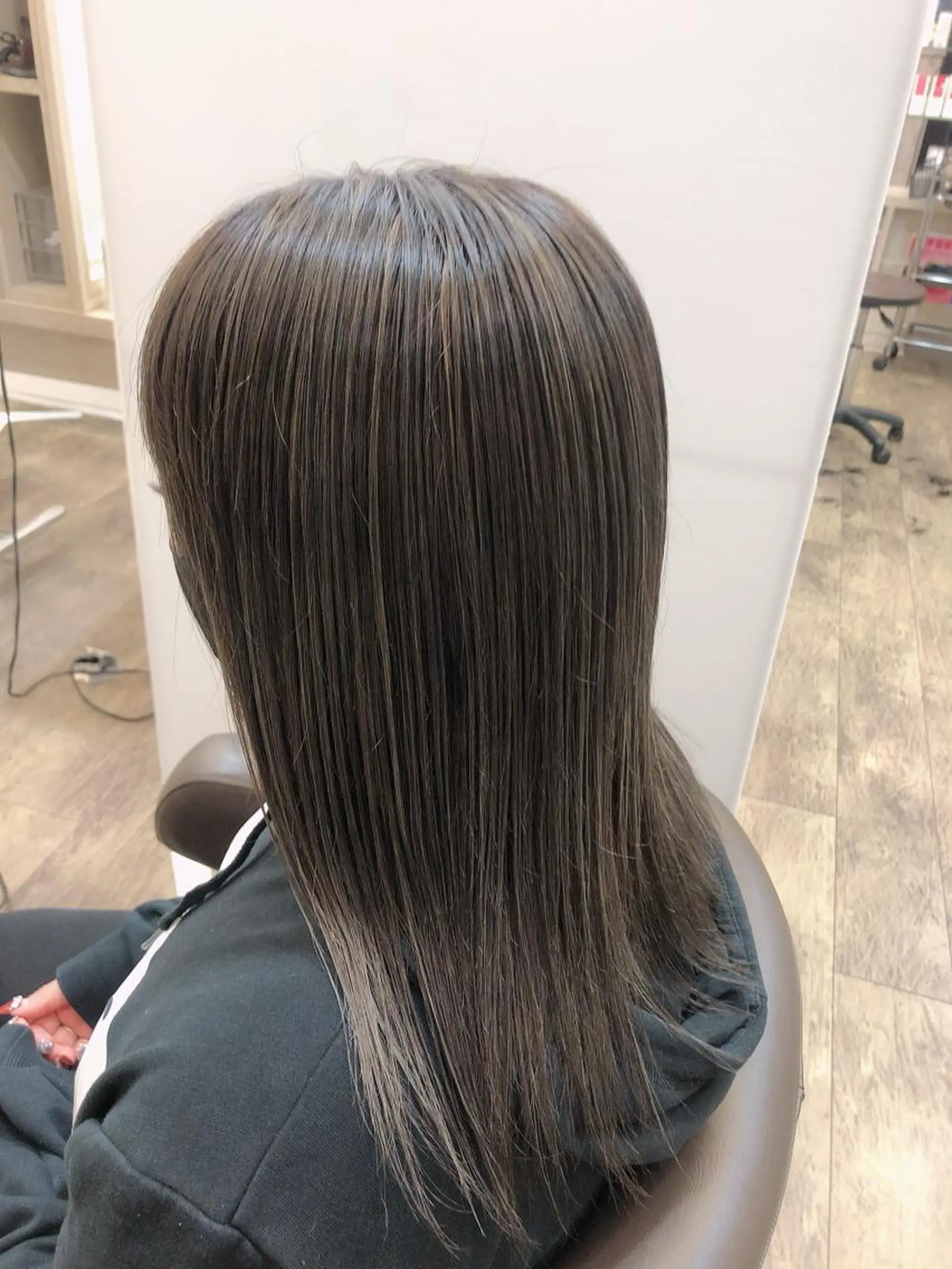 セミロング カラー ハイライトカラー ハイライト ヘアカラー 尚平 髪質改善 大人のデザインカラーのその他イメージ