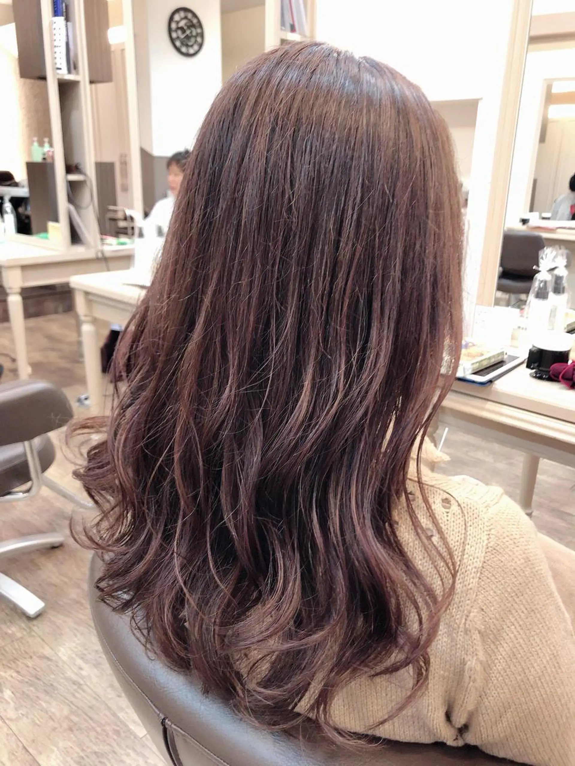 セミロング カラー ハイライトカラー ピンクカラー ハイライト ヘアカラー 尚平 髪質改善 大人のデザインカラーのその他イメージ
