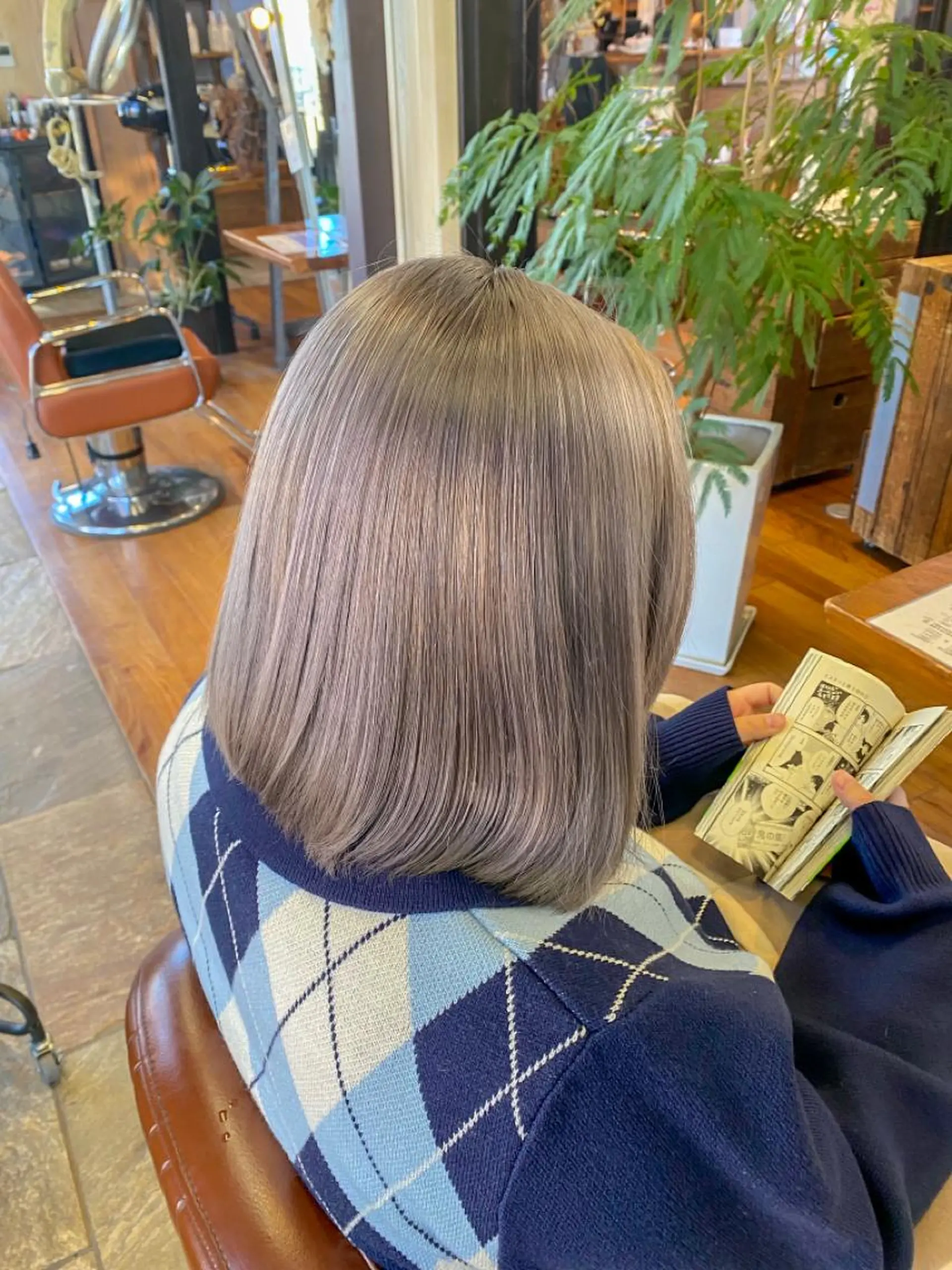 ミディアム カラー ベージュカラー ブリーチ ハイトーンカラー ヘアカラー NAGON STYLE  MICI所属・佐藤 美聡のヘアスタイル
