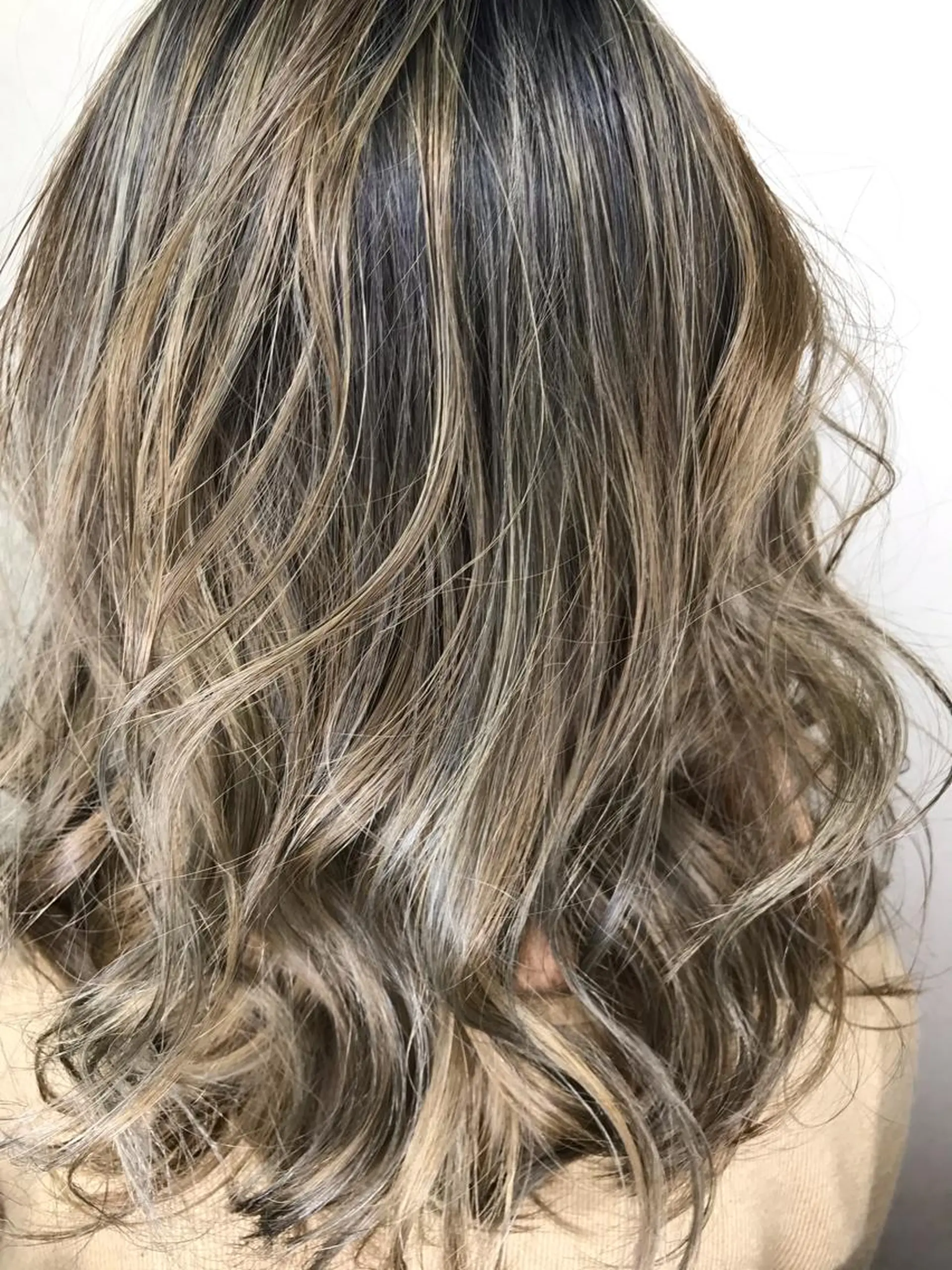 ミディアム レイヤーカット NYLON. 柏店所属・お悩み解決美容師🩷 ♠️ベテランそめやのヘアスタイル