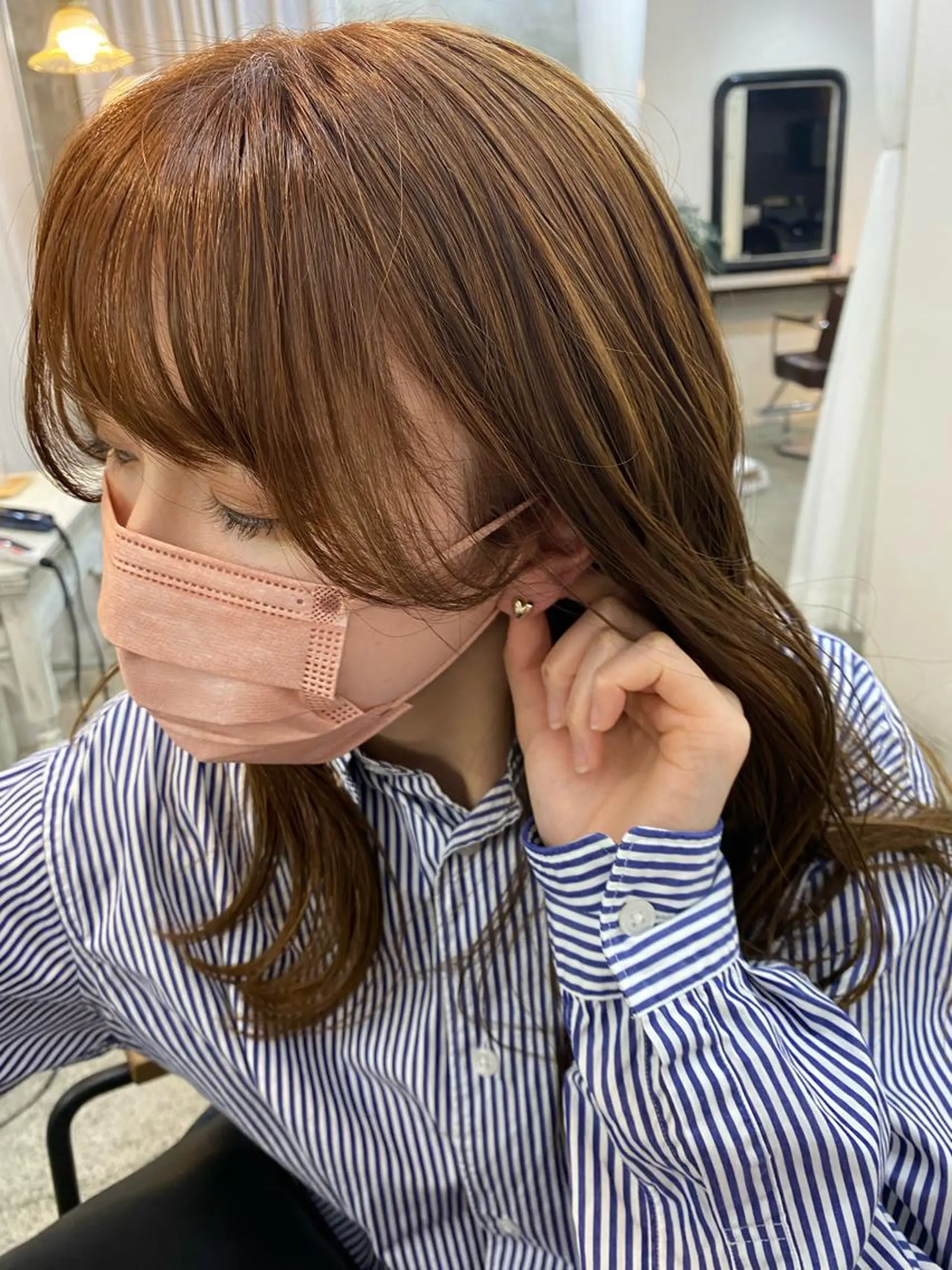 セミロング カラー ヘアアレンジ ベージュカラー ブリーチ ブリーチなしカラー オレンジ オレンジベージュ 志賀 あずみのヘアスタイル