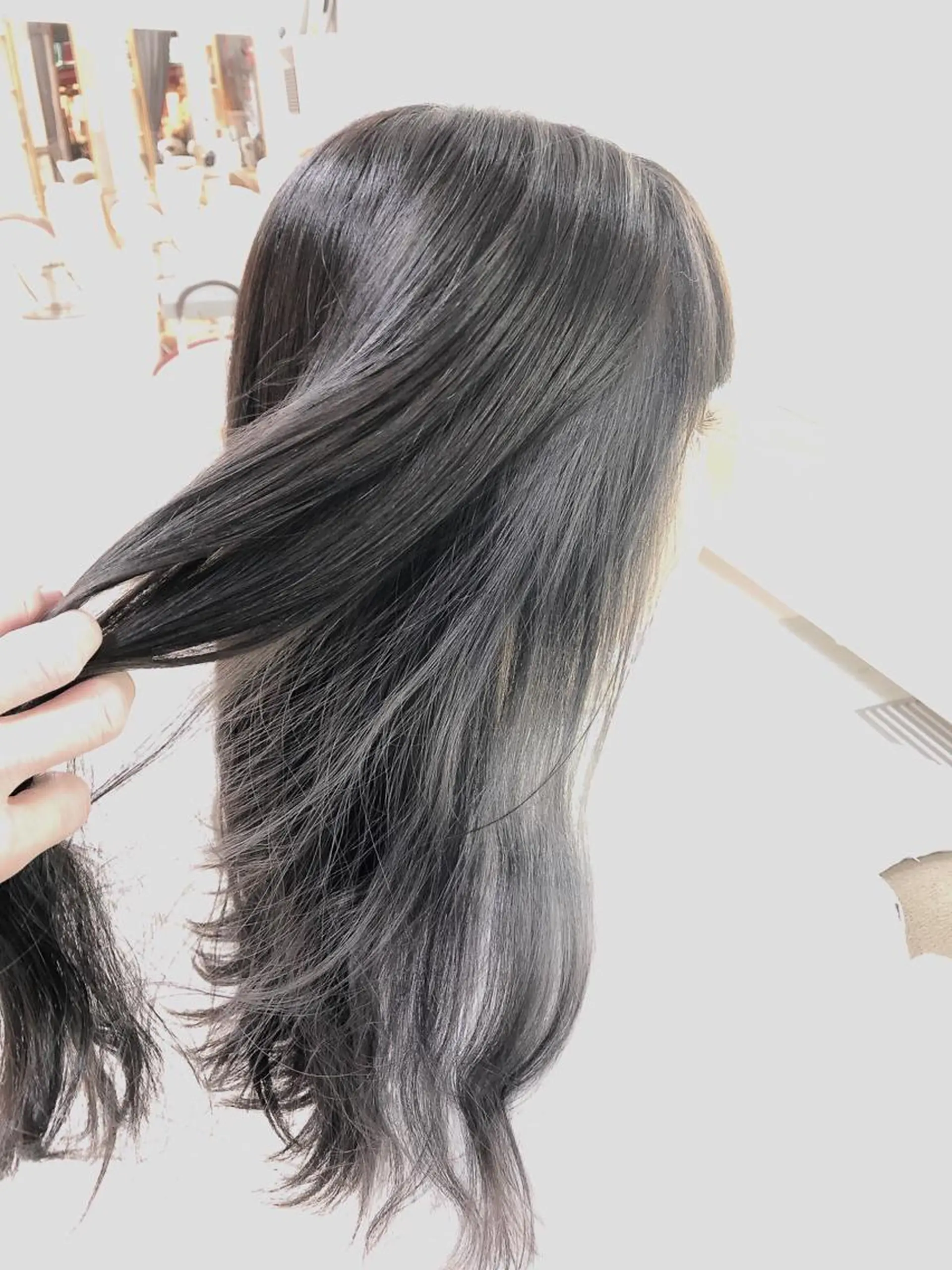 ロング カラー グレージュ シルバー シルバーグレージュ 保住 亮太のヘアスタイル