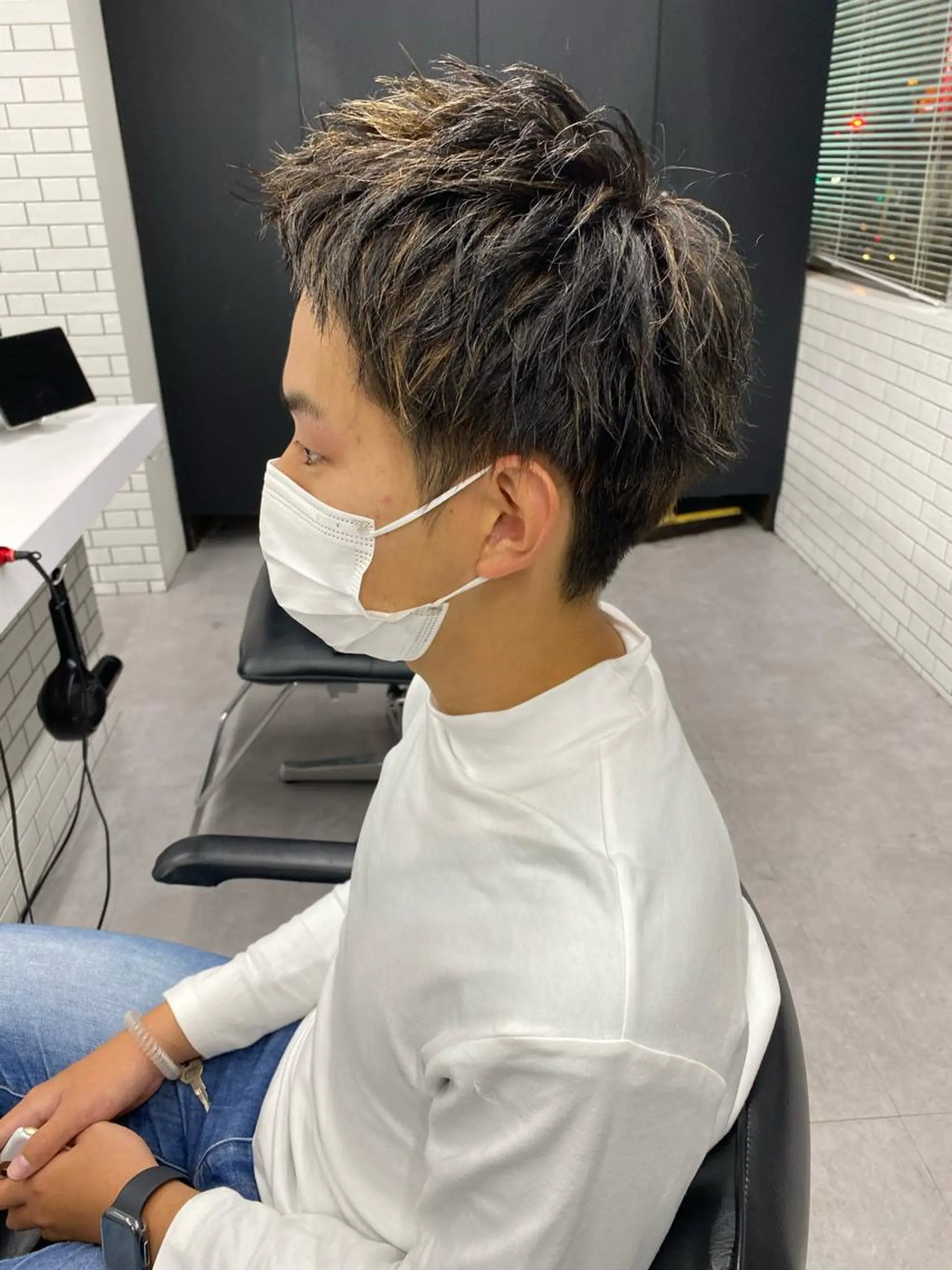 メンズ アップバング メンズハイトーン メンズメッシュ カット ヘアカラー トリートメント ヘアセット 心斎橋本町メンズ 美容師ユースケのヘアスタイル
