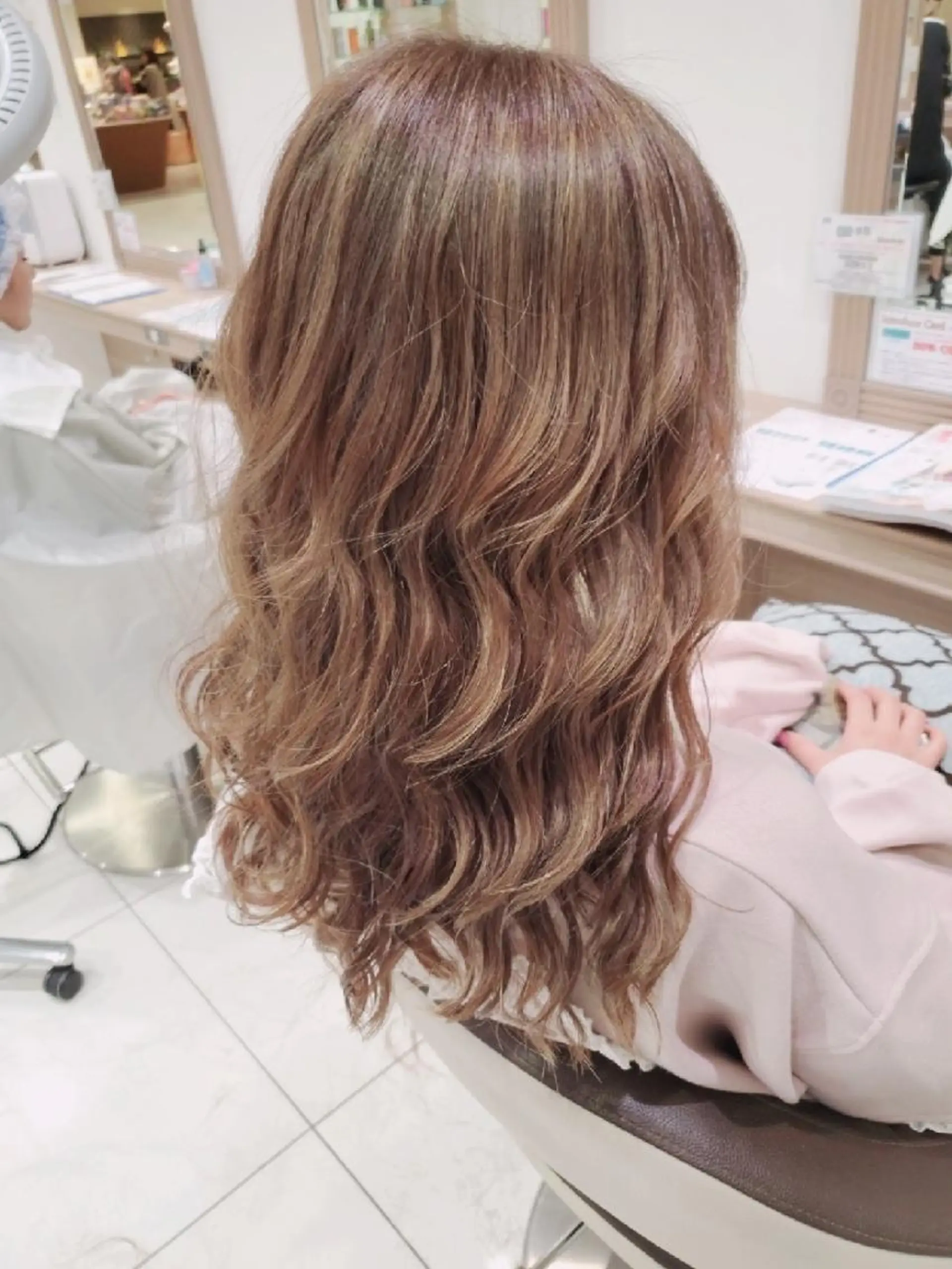 セミロング カラー ベージュカラー ブリーチ ハイライトカラー イルミナカラー ハイライト カット パーマ 中村 和貴のヘアスタイル