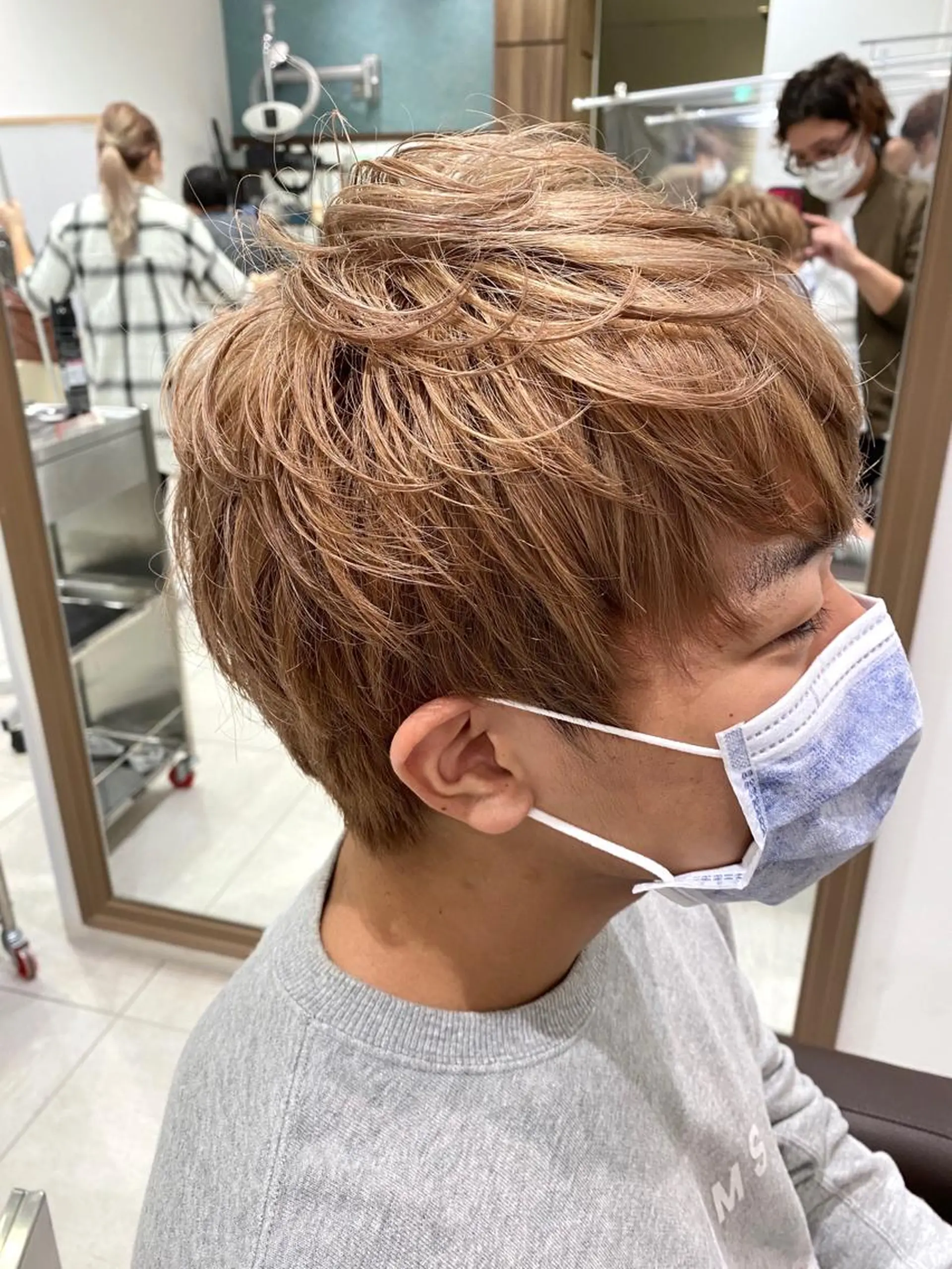 カラー メンズ メンズハイトーン ブロンド ハイトーンカラー 日野・八王子縮毛矯正 ワタナベリョウマのヘアスタイル