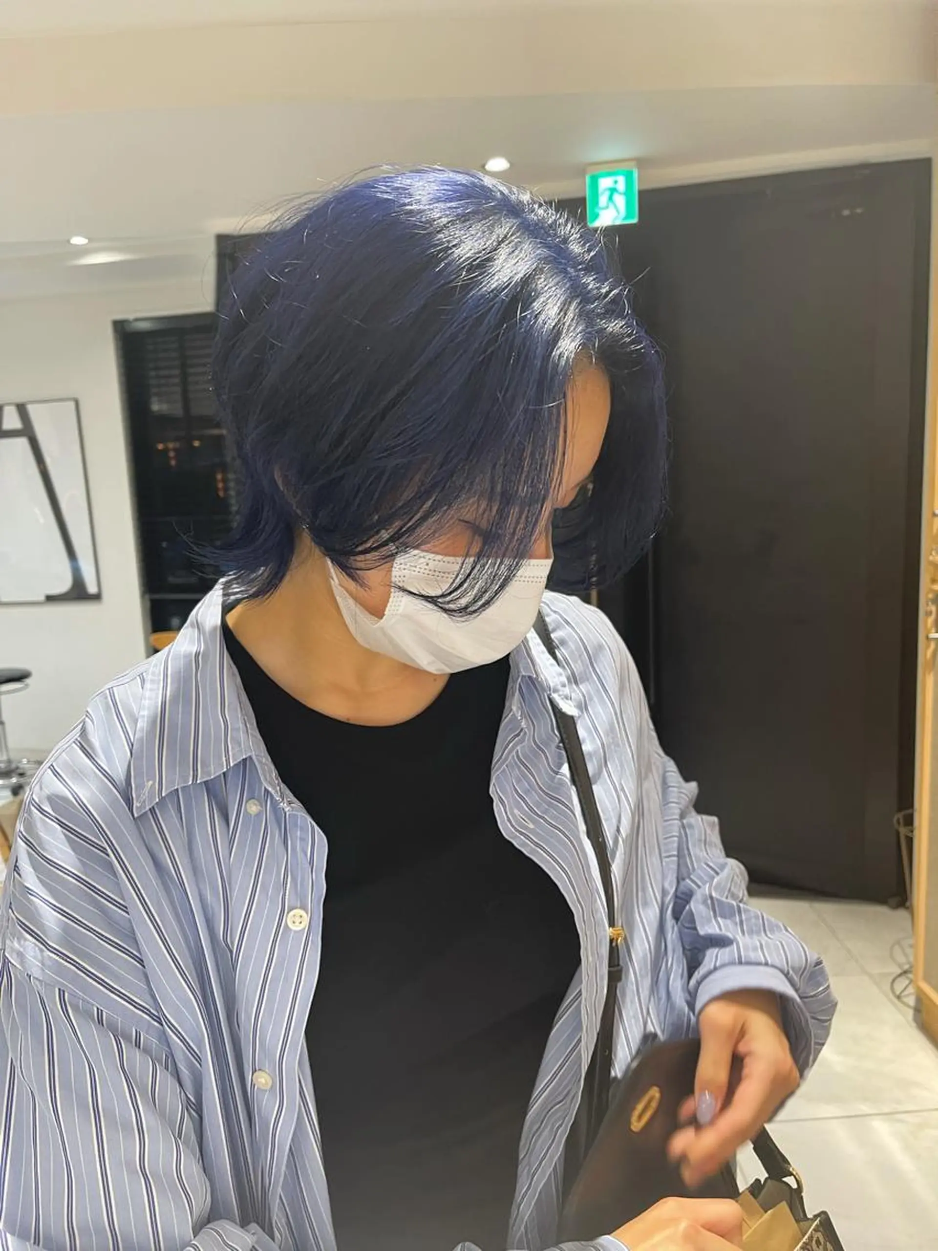 ショート カラー ブルーカラー ネイビーカラー ラベンダー/レイヤー カット🤎mamiのヘアスタイル