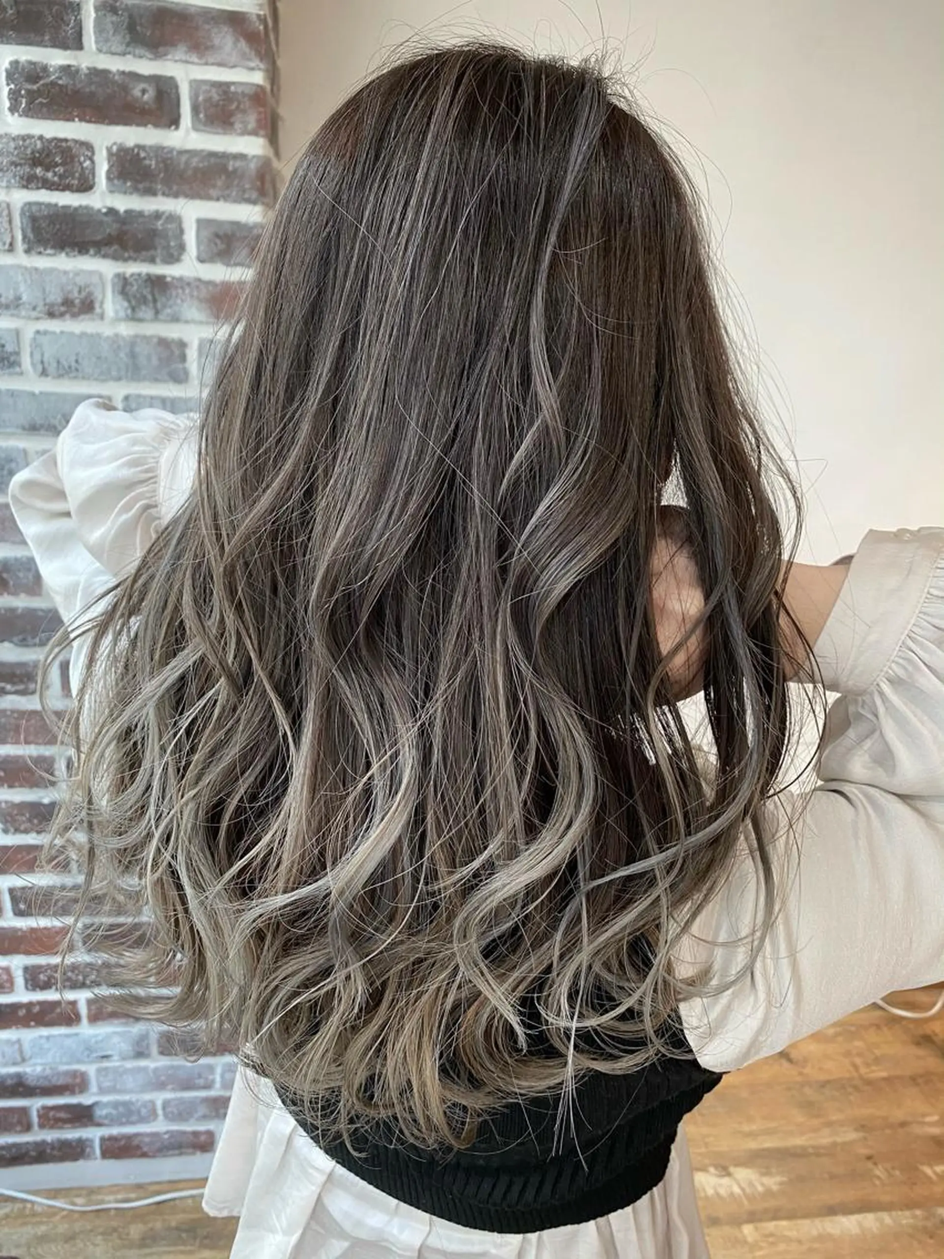 ロング カラー アディクシーカラー ブリーチ グラデーションカラー ハイライトカラー ハイライト カット ヘアカラー トリートメント ヘッドスパ 木下大地 HAIR  Oneのヘアスタイル