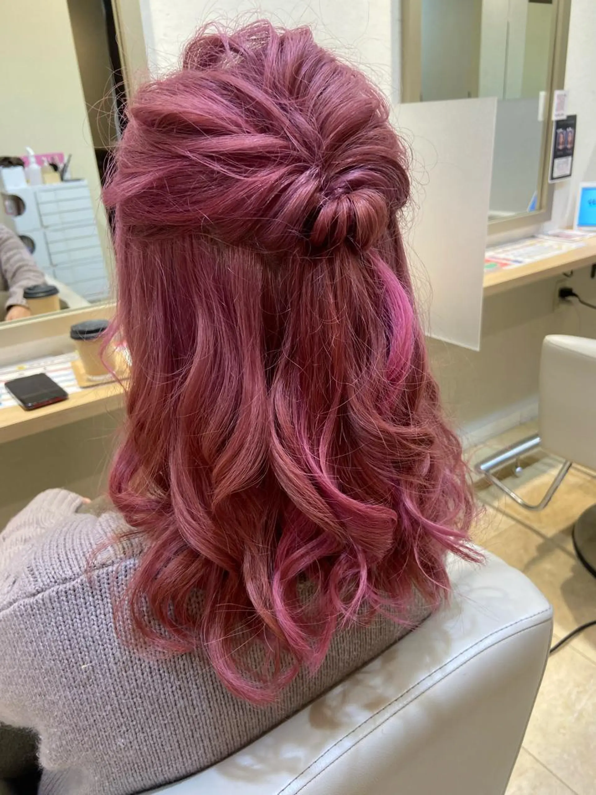 セミロング ヘアカラー 淺谷 美紀のヘアスタイル