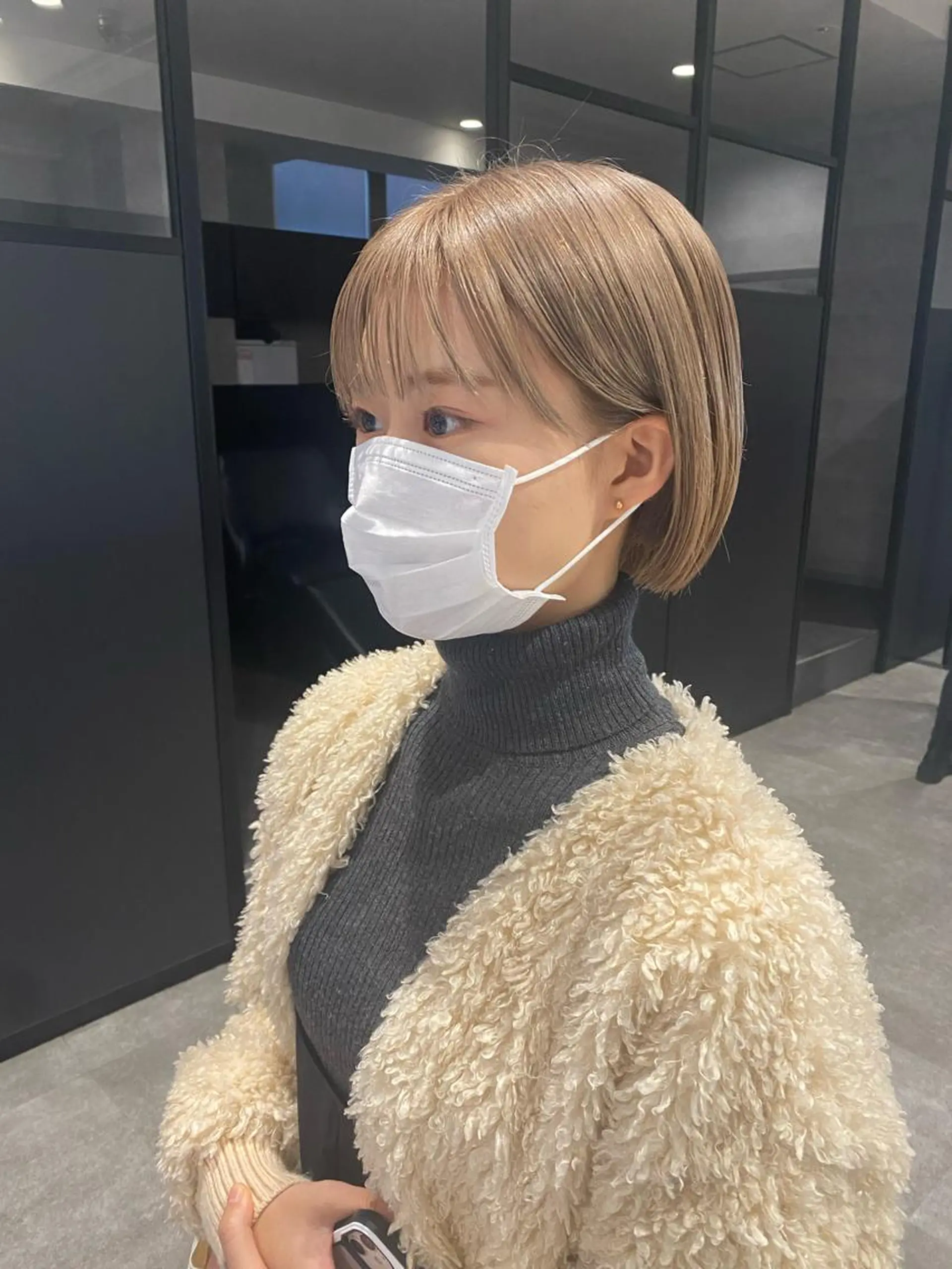 ショート カラー ベージュカラー ブリーチ MIES amane(アマネ)のヘアスタイル