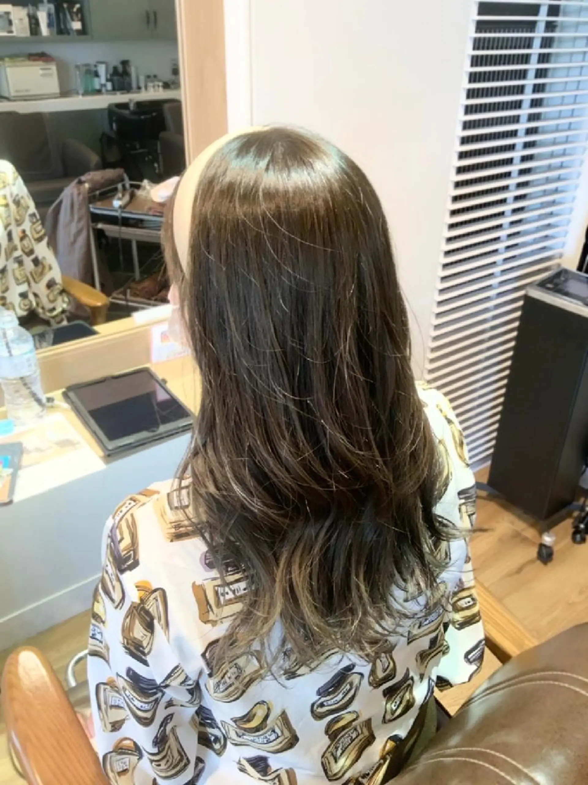 カラー ロング アッシュ ヘアカラー トリートメント 堀 望美のヘアスタイル