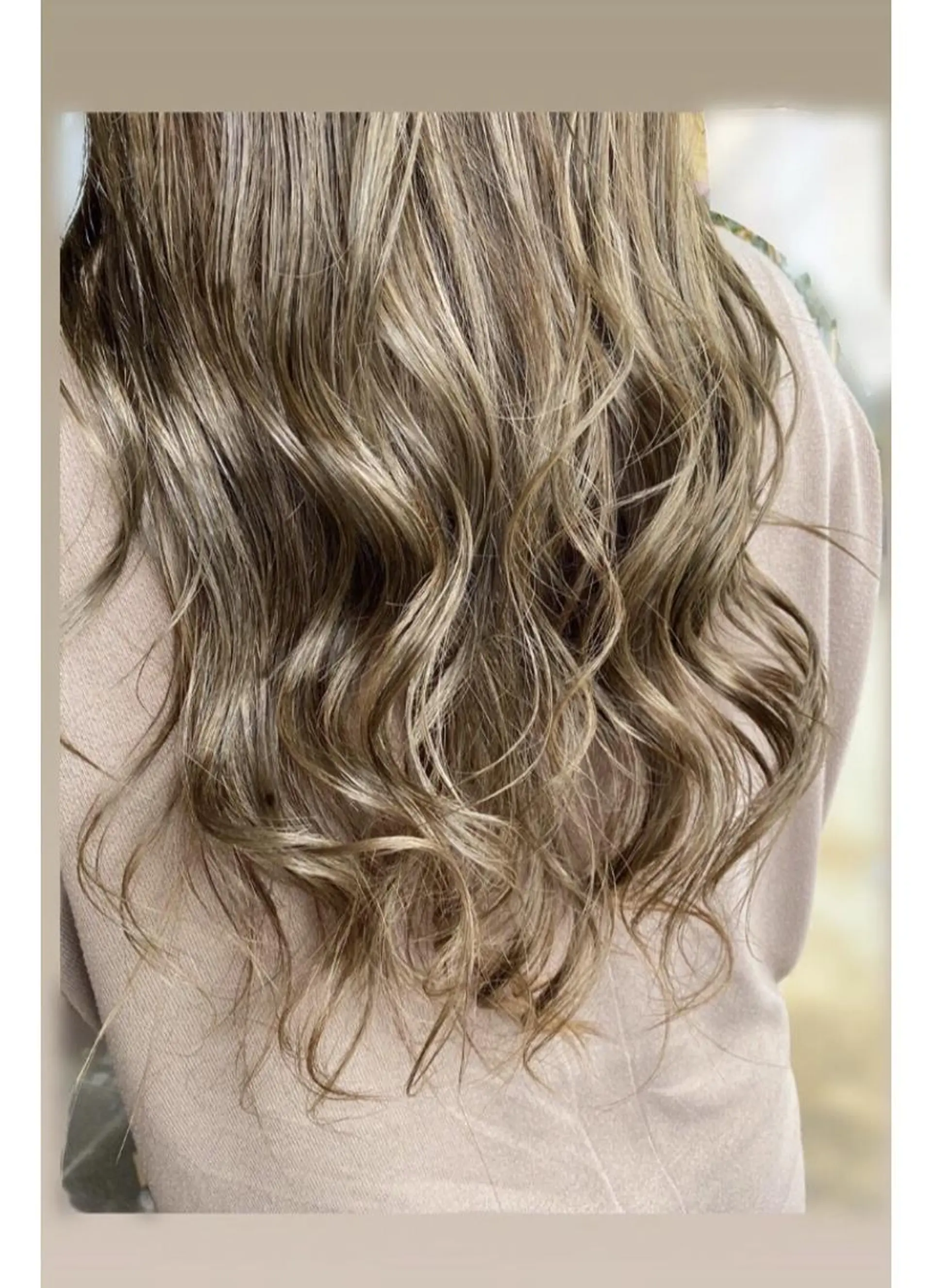 ロング カラー ベージュカラー 透明感カラー ミルクティーベージュ ロング hair works raptureのヘアスタイル