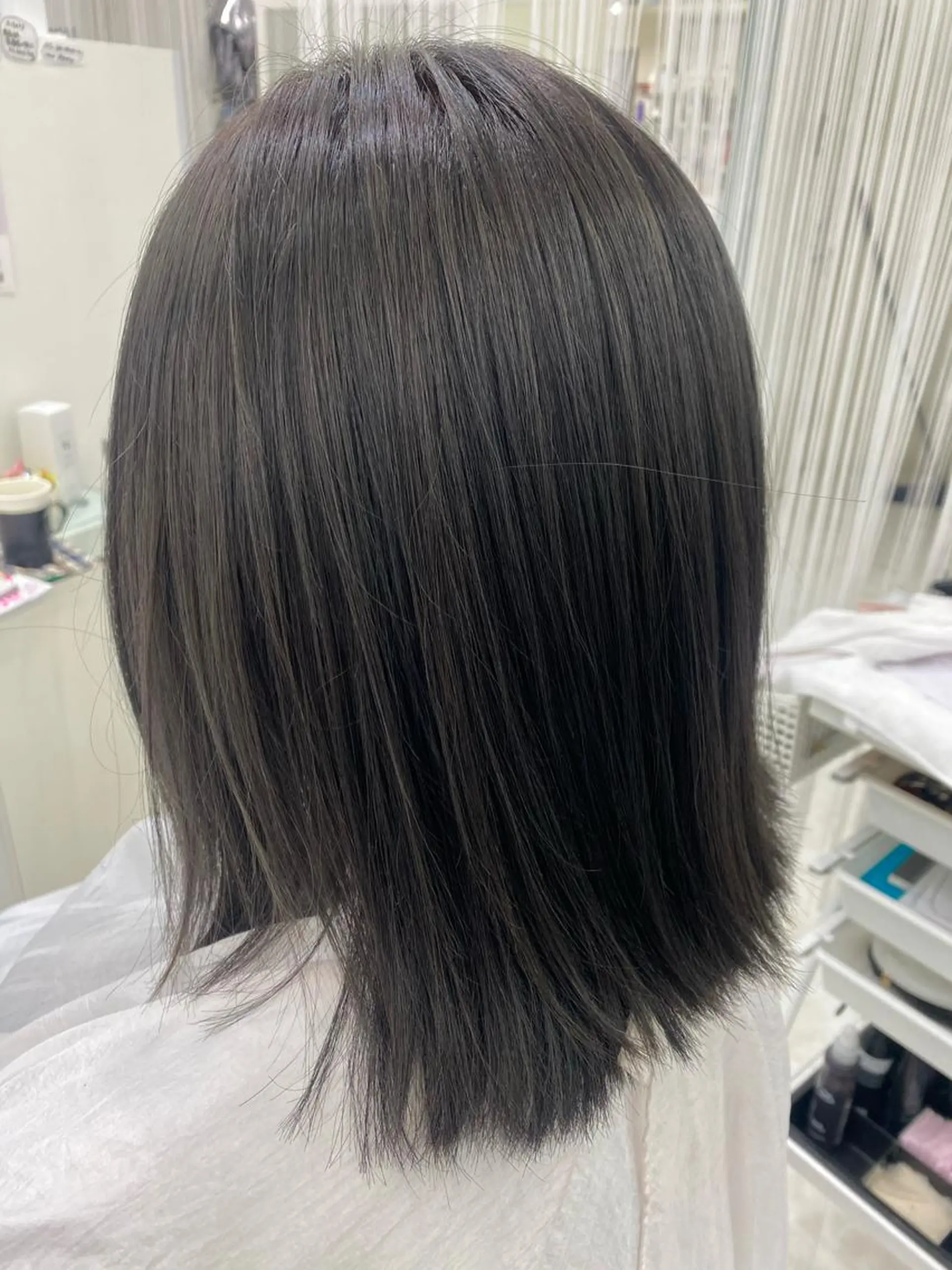 ミディアム カラー ダークグレー ダークグレージュ グレージュ hair Freak所属・佐藤 祥太のヘアスタイル