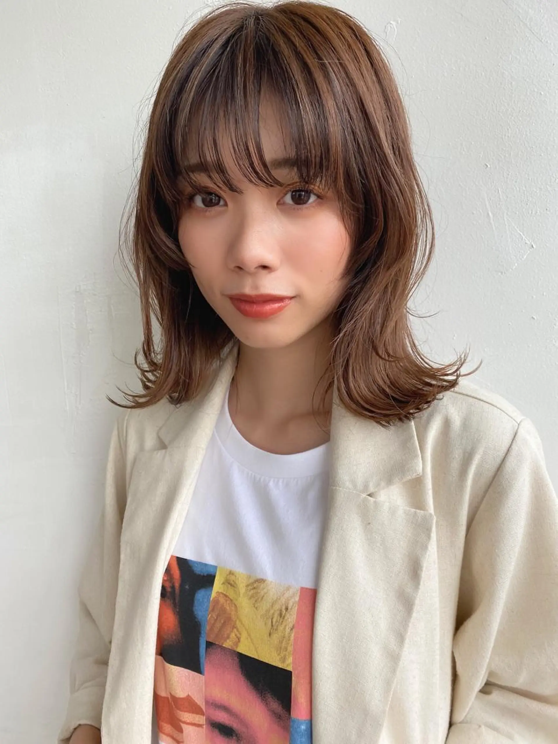 ミディアム 顔まわりレイヤー レイヤーカット ウルフカット 鎌倉 彩のヘアスタイル