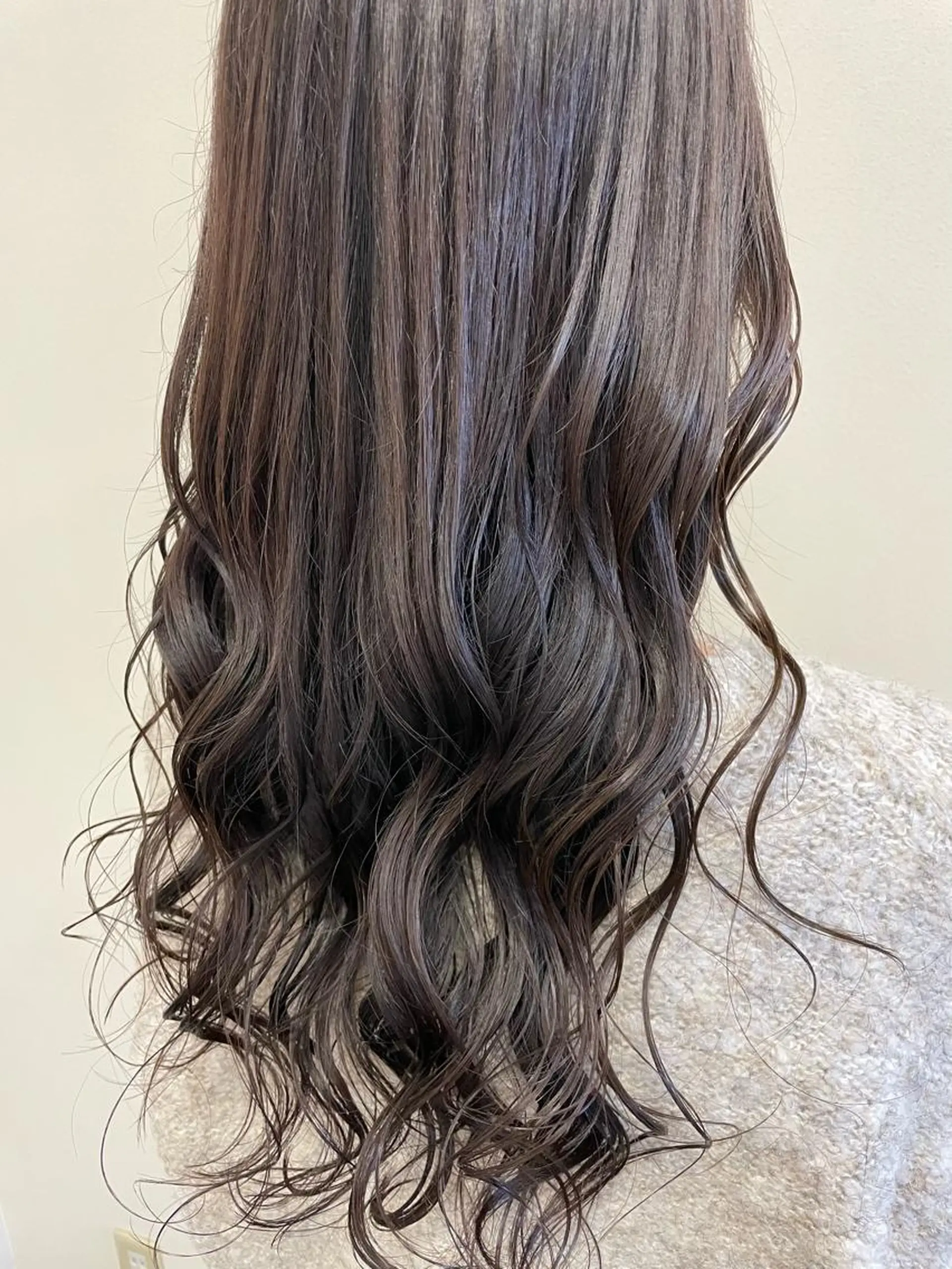 ロング カラー アッシュ ベージュカラー ヘアカラー 沢田 瞳のヘアスタイル