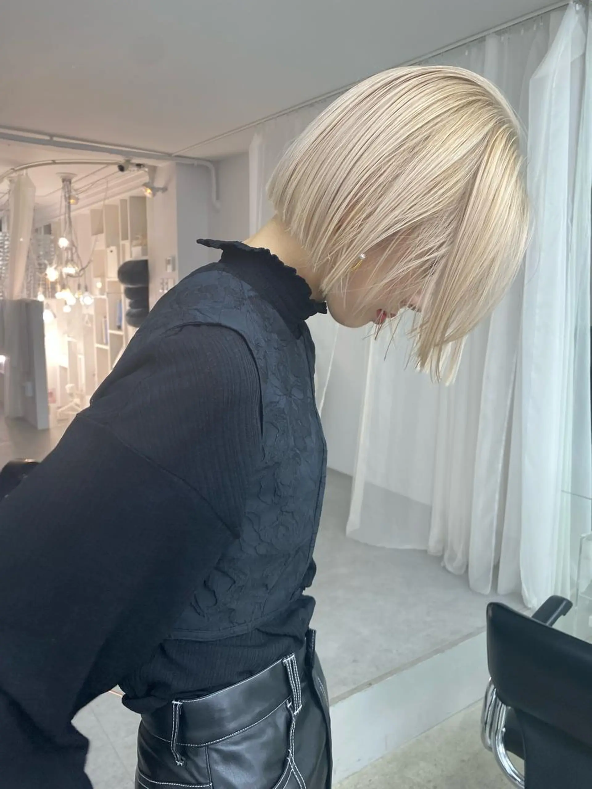 ショート カラー ブリーチ ブロンド 鈴木 漱一郎のヘアスタイル