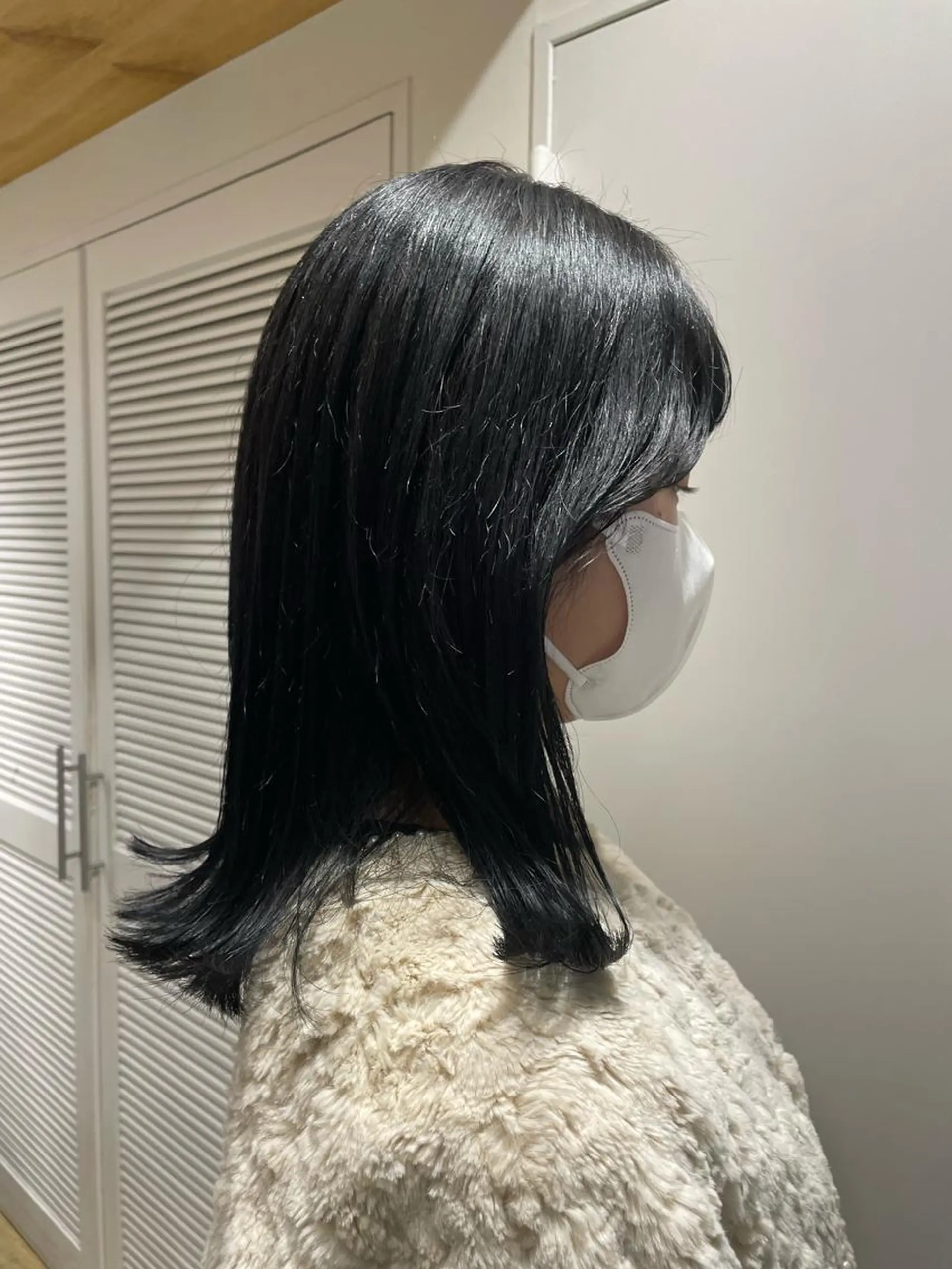 ミディアム カラー パーマ ヘアアレンジ メンズ キッズ ネイル マツエク・マツパ アイブロウ メンズ韓国風 黒髪 ブルーカラー ブルーブラック 韓国風マツエク 新宿　副店長 新井彩斗のヘアスタイル