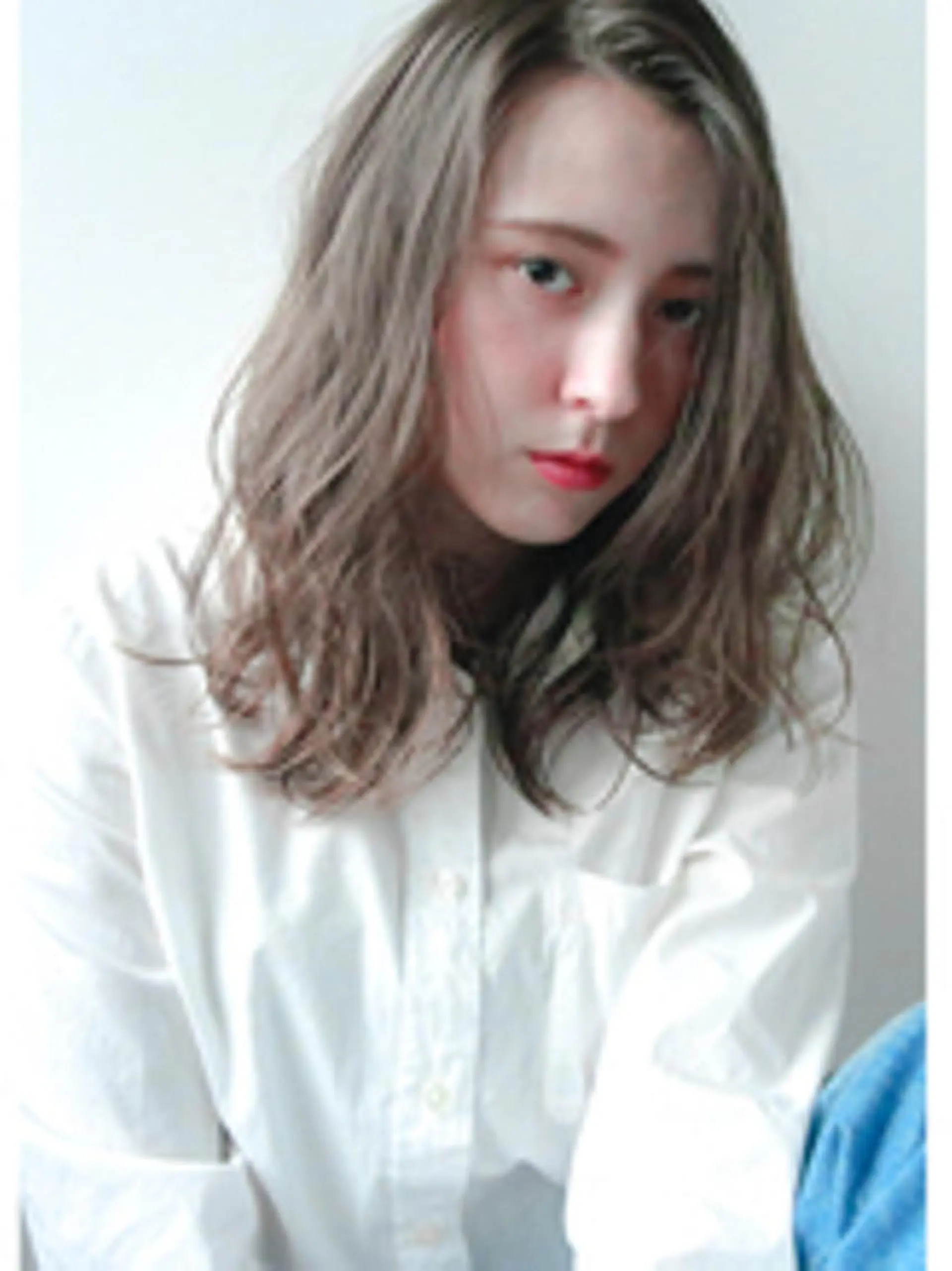 ミディアム カラー 透明感カラー グレージュ 外国人風カラー ヘアデザイン ヴェルダのヘアスタイル