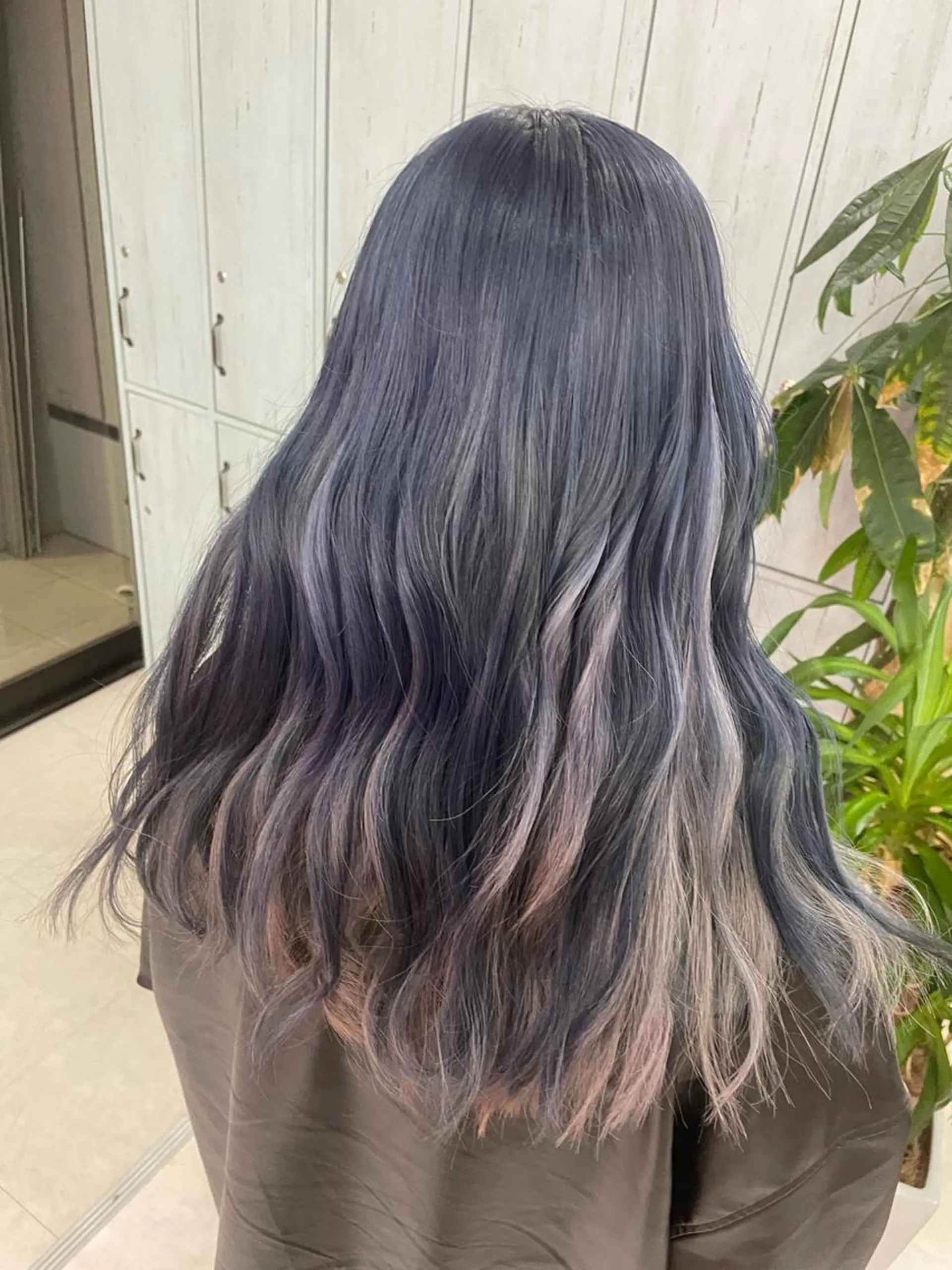 セミロング カラー アッシュ アッシュグレー アッシュグレージュ バレイヤージュ ミストバング 🌈ブリーチ特化🌈 MANATOのヘアスタイル