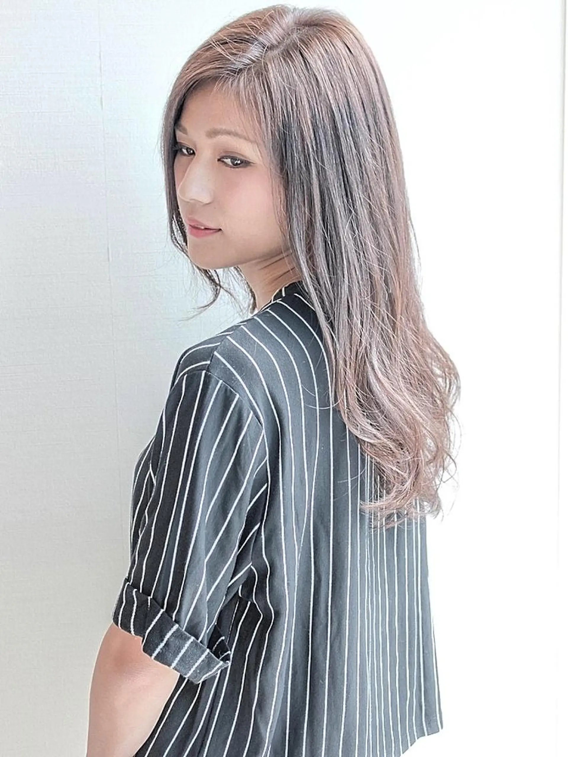 ミディアム カラー ベージュカラー 透明感カラー グレージュ カット ヘアカラー トリートメント ヘッドスパ 🌿flencia 丸　和博🌿のヘアスタイル