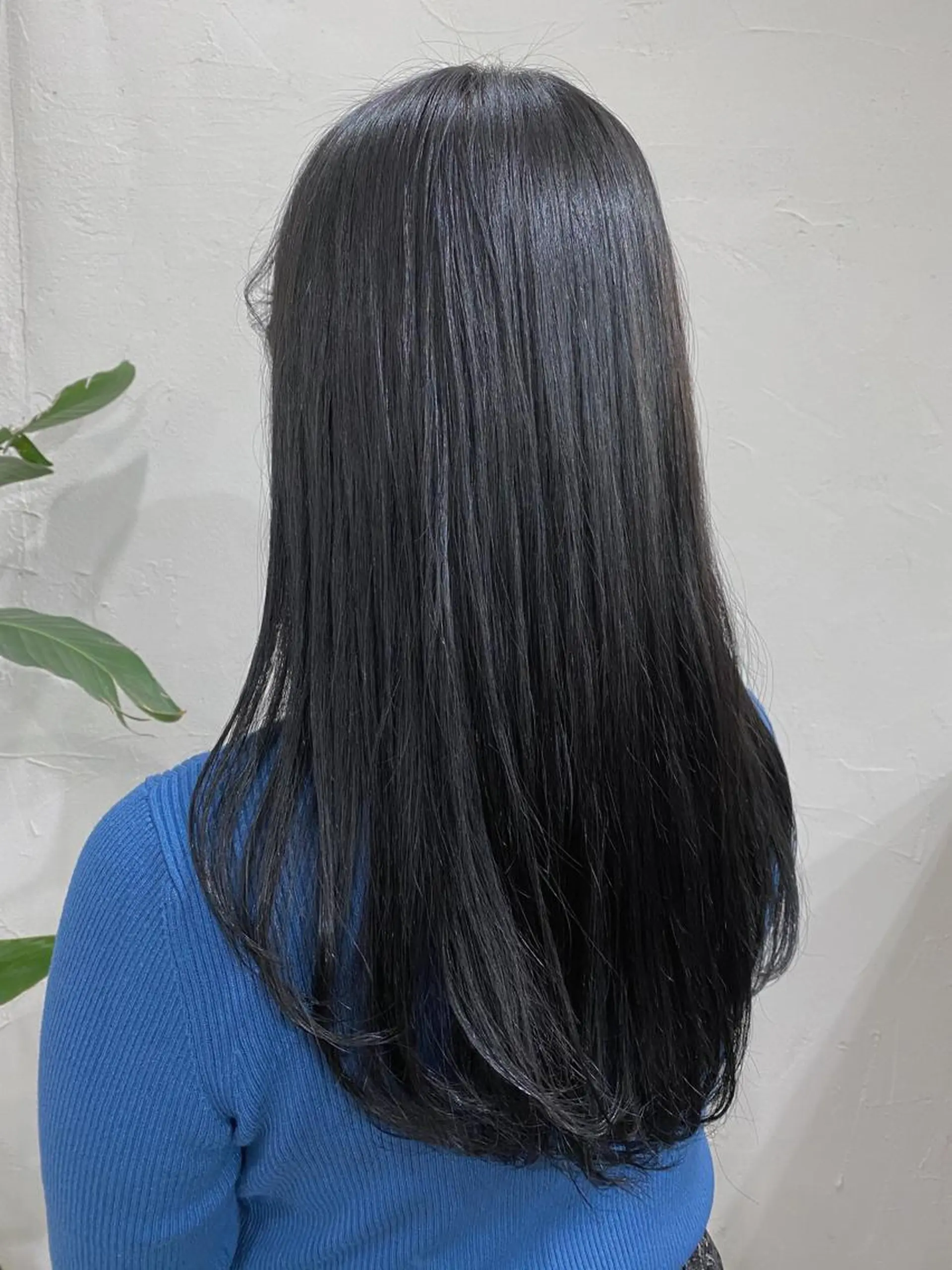 セミロング 暗髪カラー🫐パーマ おくだりんかのヘアスタイル