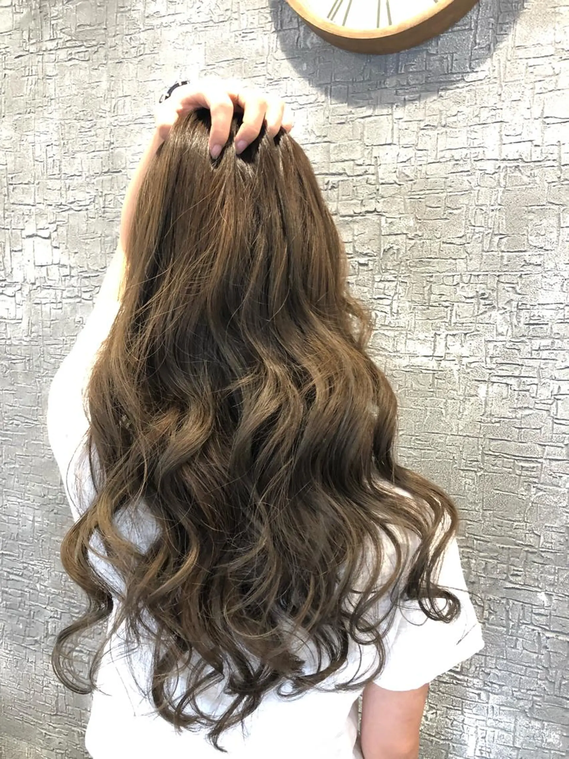 ロング カラー アッシュ 透明感カラー グレージュ ハイライトカラー イルミナカラー ヘアカラー 川野 賢のヘアスタイル