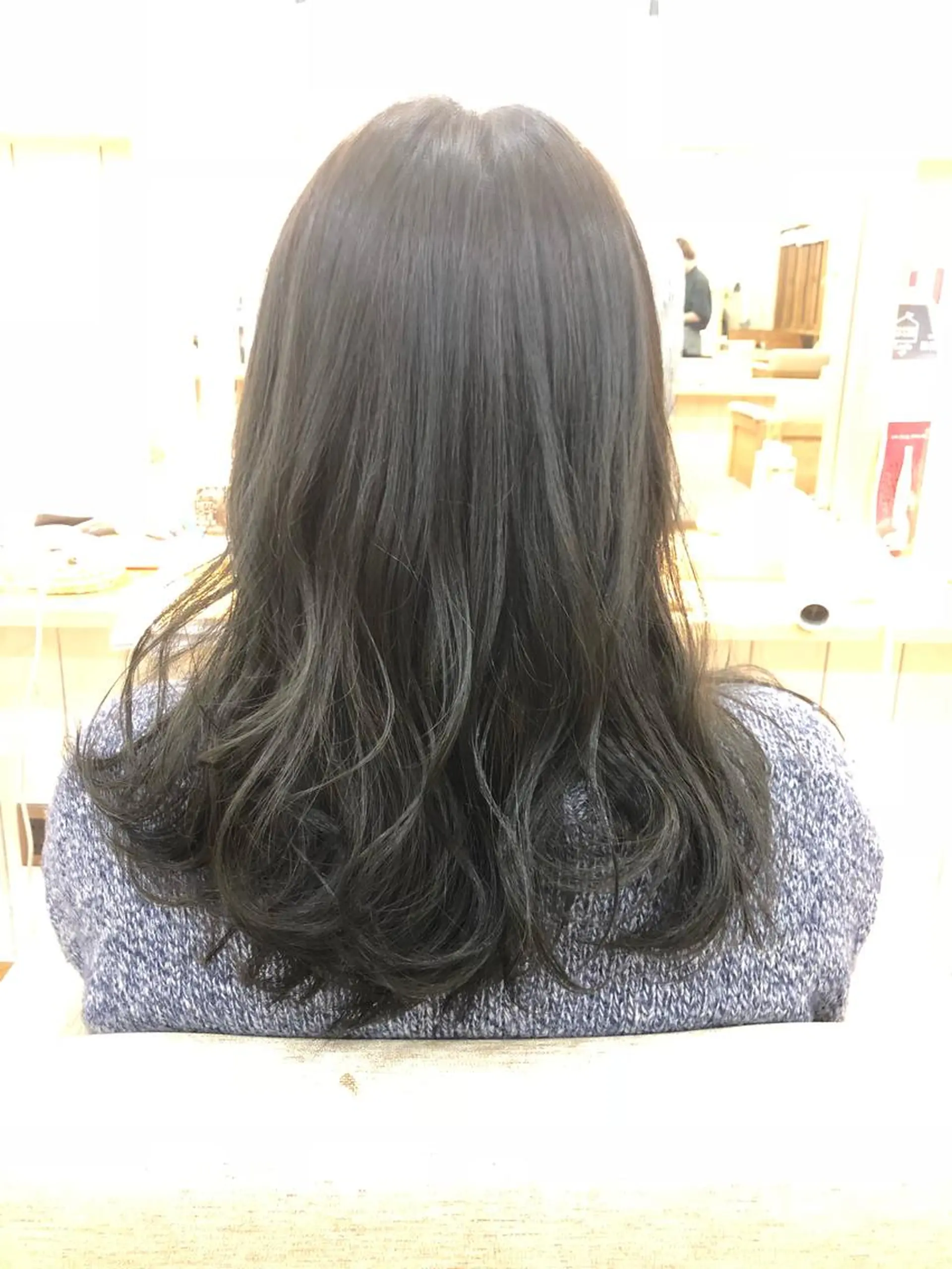 ロング カラー アッシュ ブルーカラー ブルーアッシュ DEEokazaki kobayashiのヘアスタイル