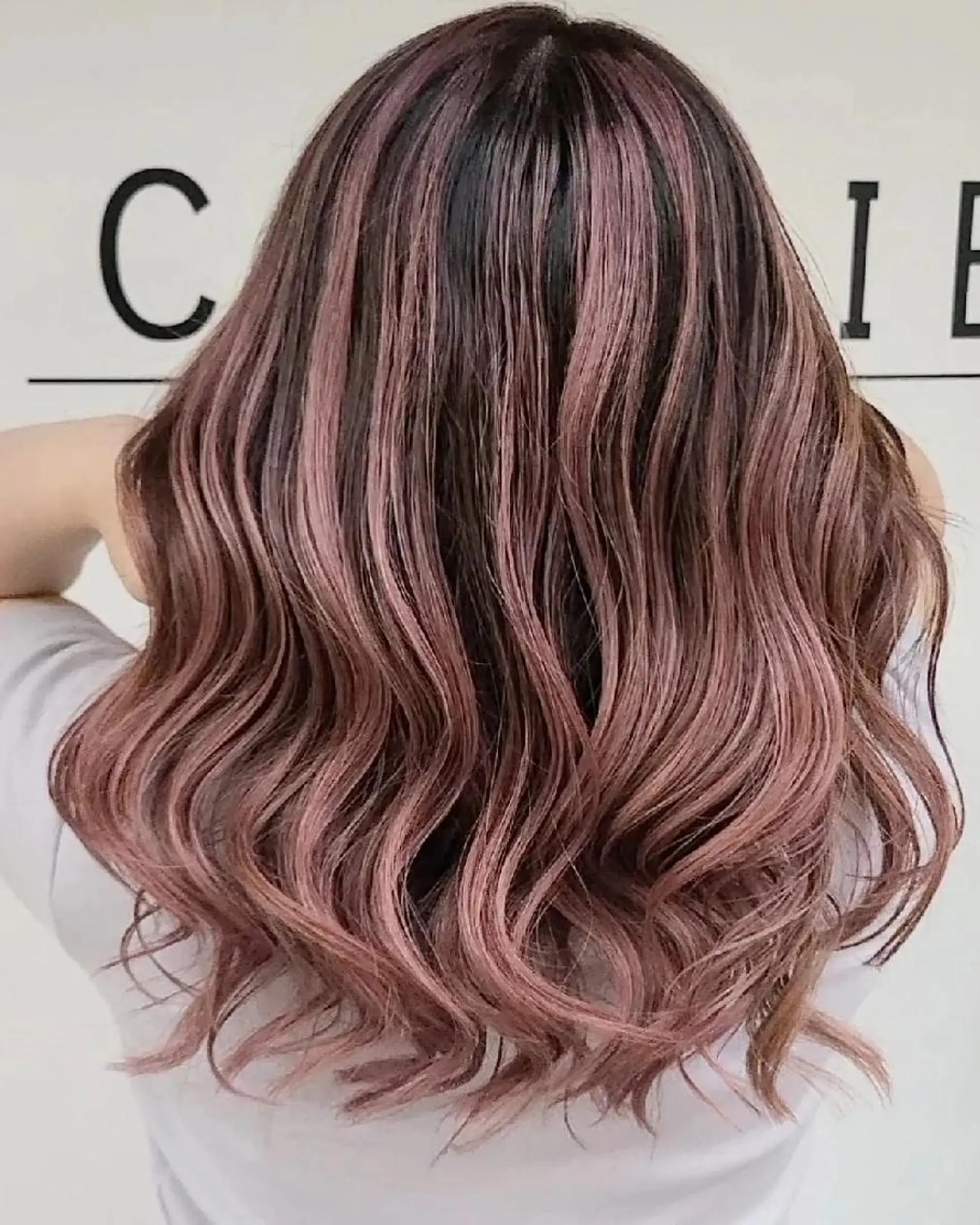 カラー セミロング cherie所属・ダブルカラー/ ハイライト/大内格のヘアスタイル