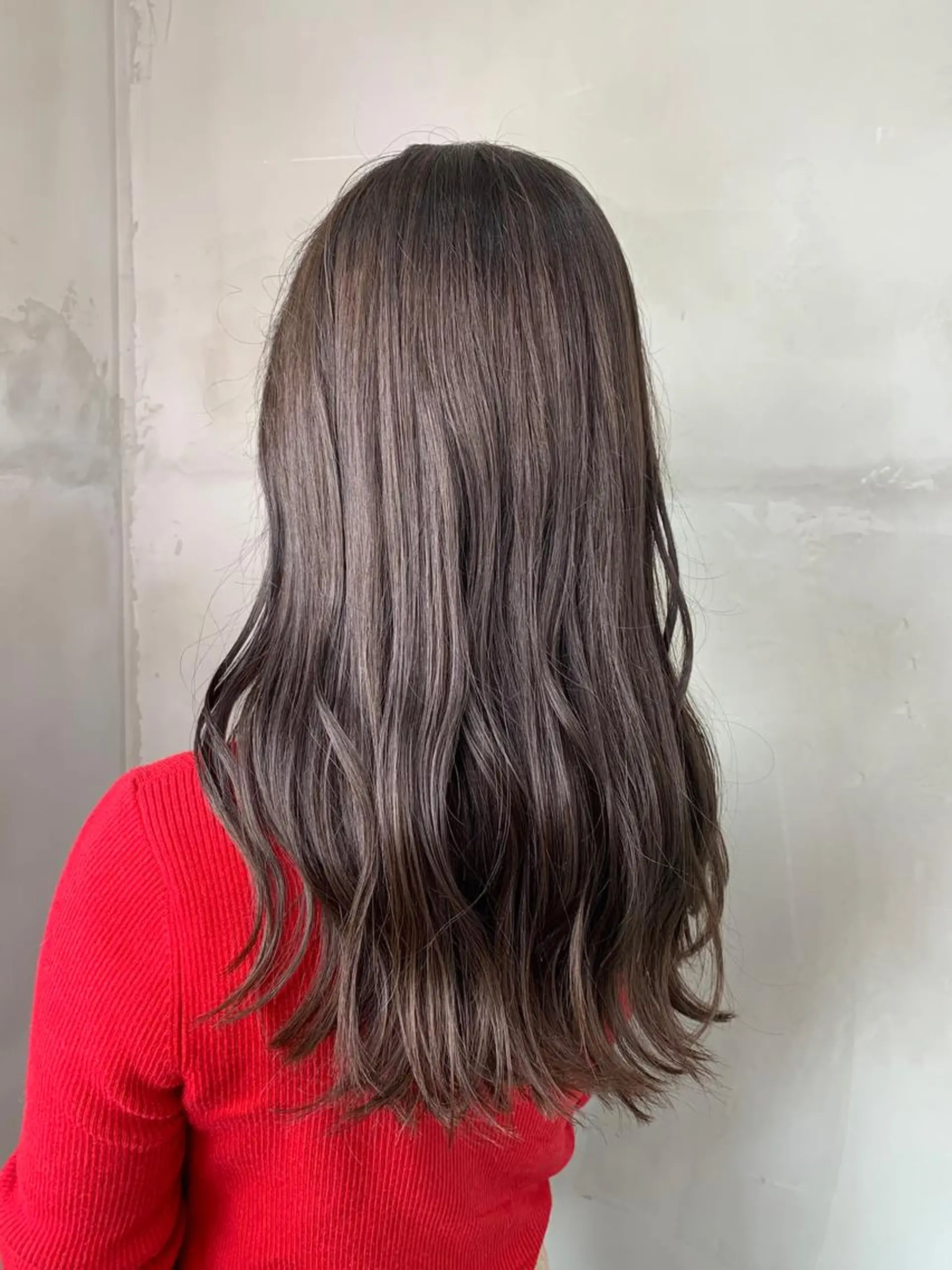 ロング カラー アッシュ バレイヤージュ ベージュカラー ブロンド ブルーカラー カット ヘアカラー トリートメント Nishida Ryomaのヘアスタイル