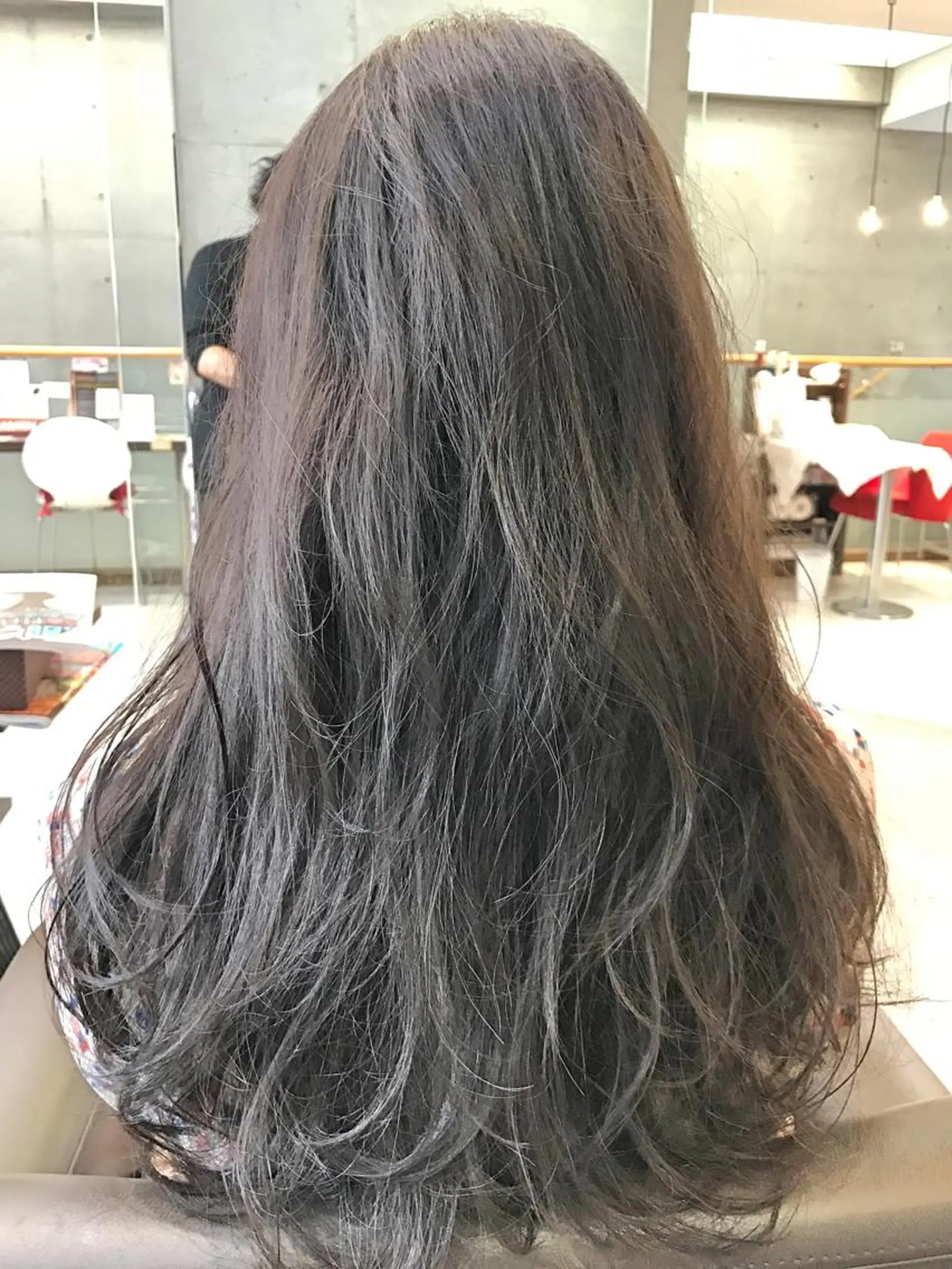 ロング カラー アッシュ アッシュグレー 透明感カラー ハイライトカラー ハイライト 大栗 佑也  髪質改善のヘアスタイル