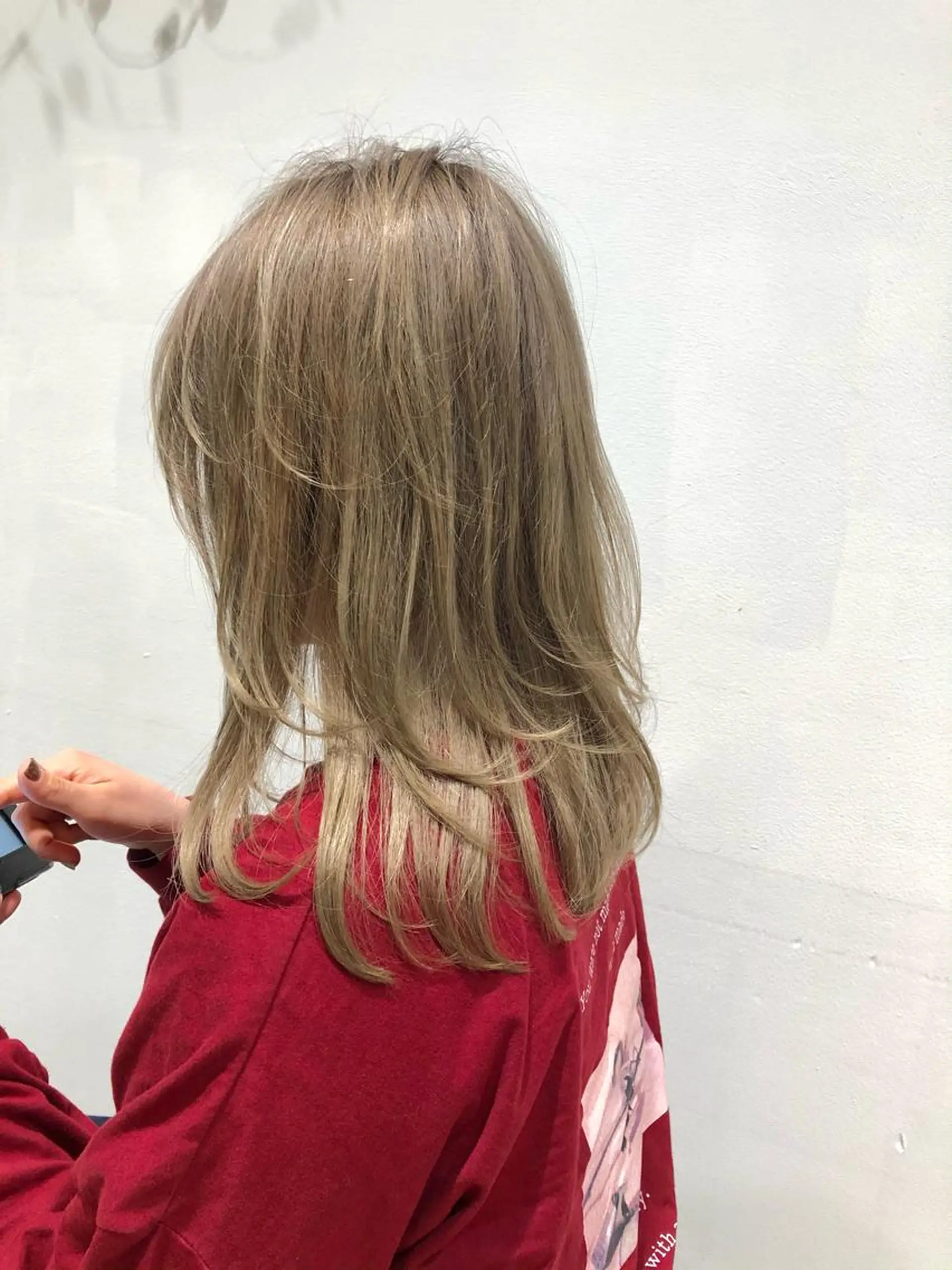 セミロング カラー ベージュカラー ハイトーンカラー ミルクティーベージュ カット ヘアカラー wカラー 指名No1かけるのヘアスタイル