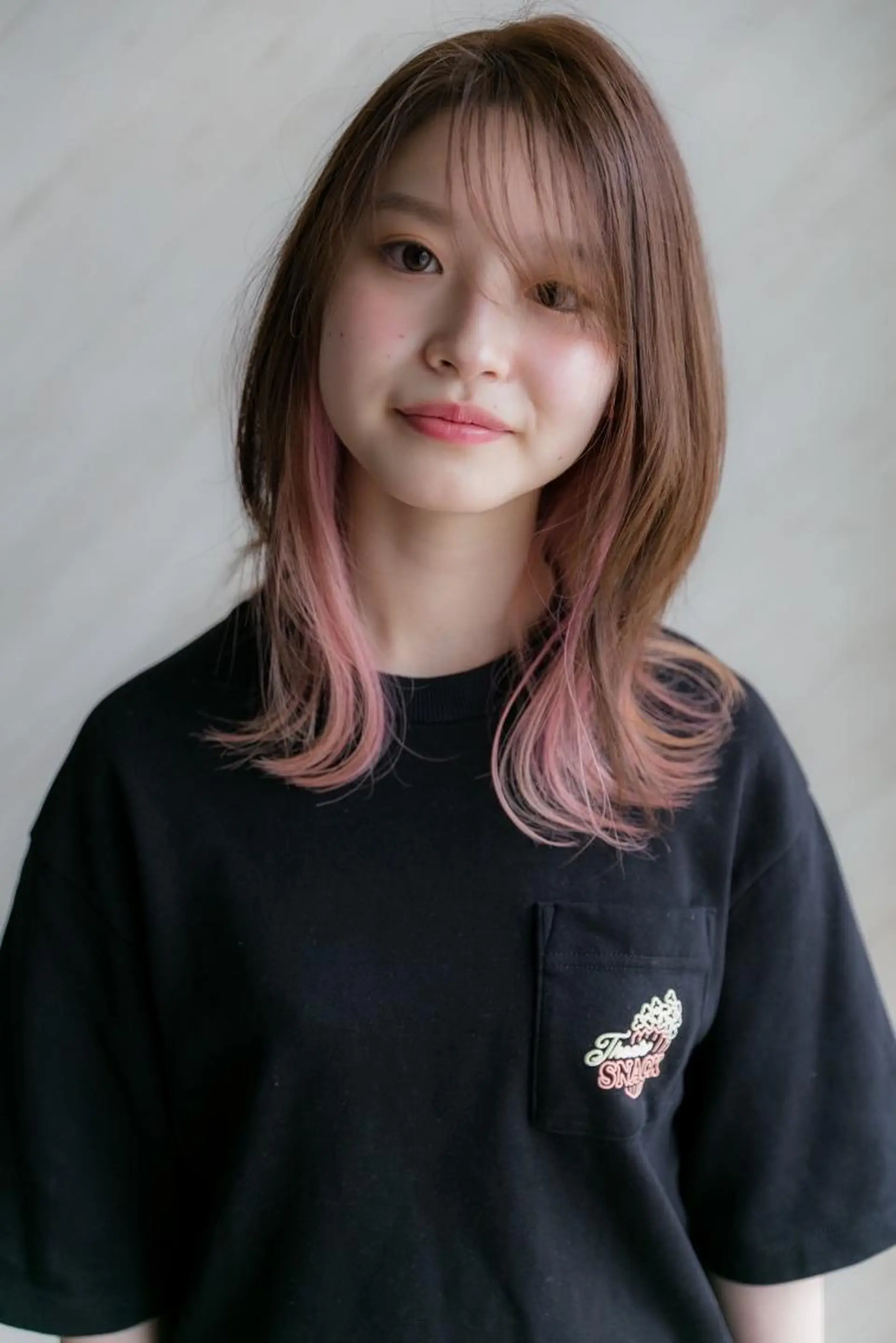 セミロング ダブルカラー ブリーチ透明感カラーのヘアスタイル