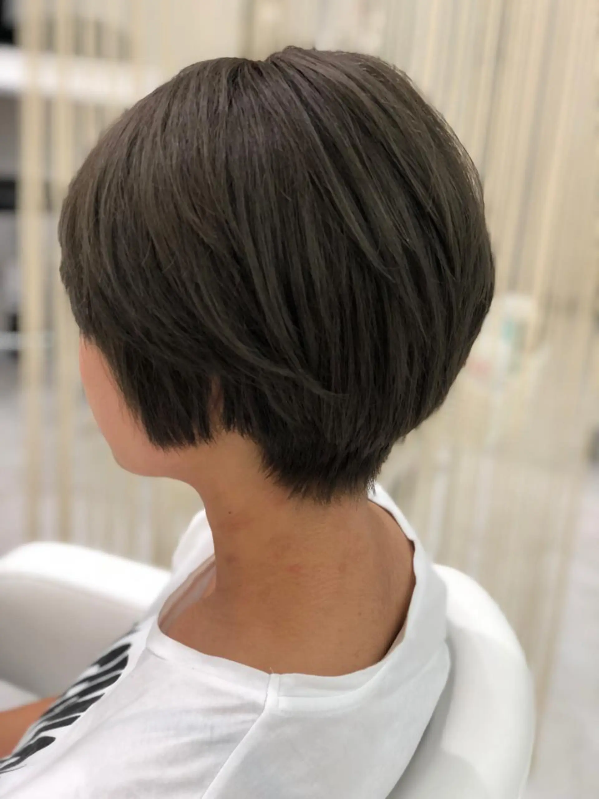 ショート カラー ブリーチ グレージュ ヘアカラー 佐藤 祥太のヘアスタイル