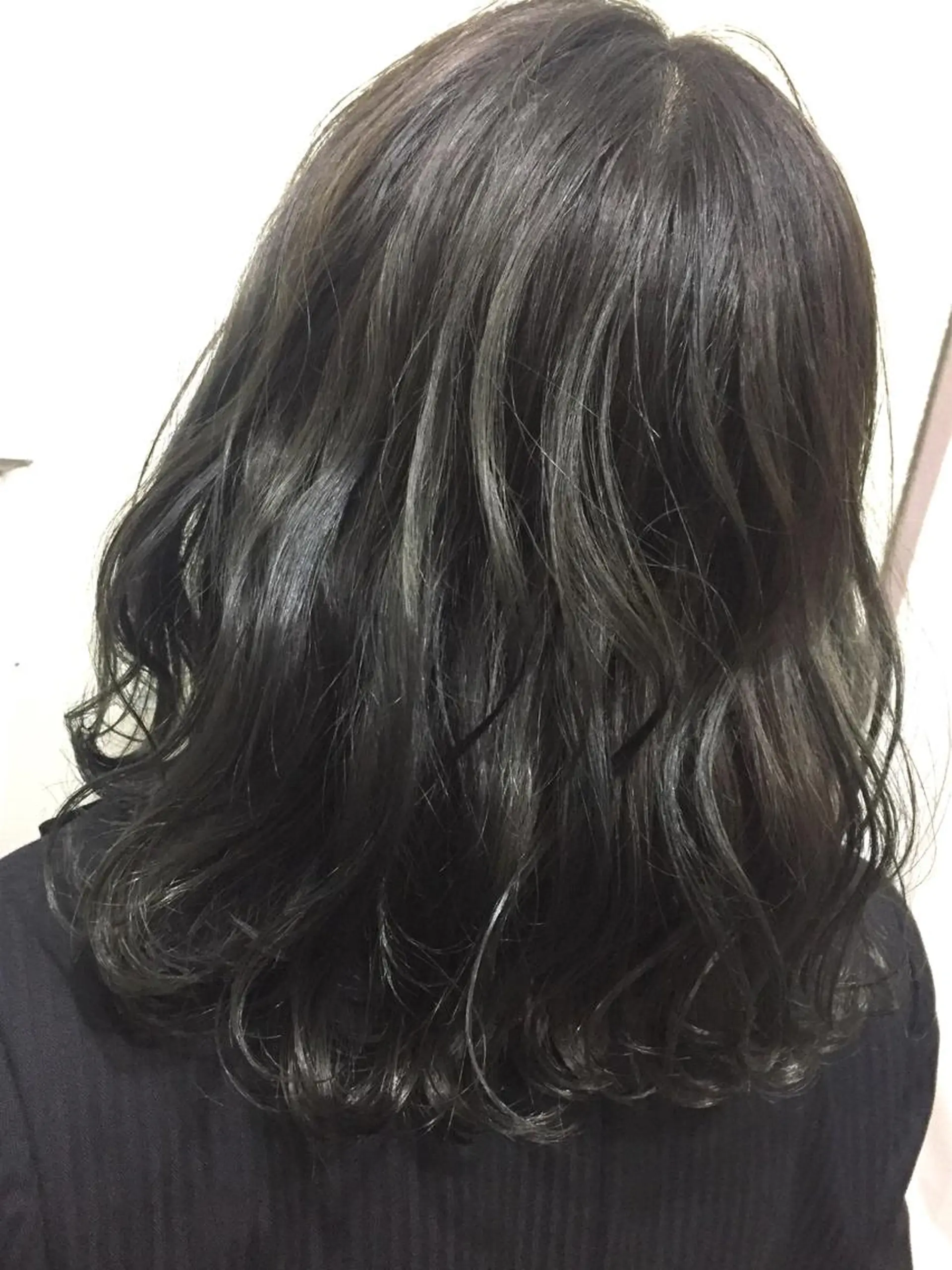 ミディアム セミロング カラー ブルーカラー ブルージュ Heart's所属・若杉 諒のヘアスタイル