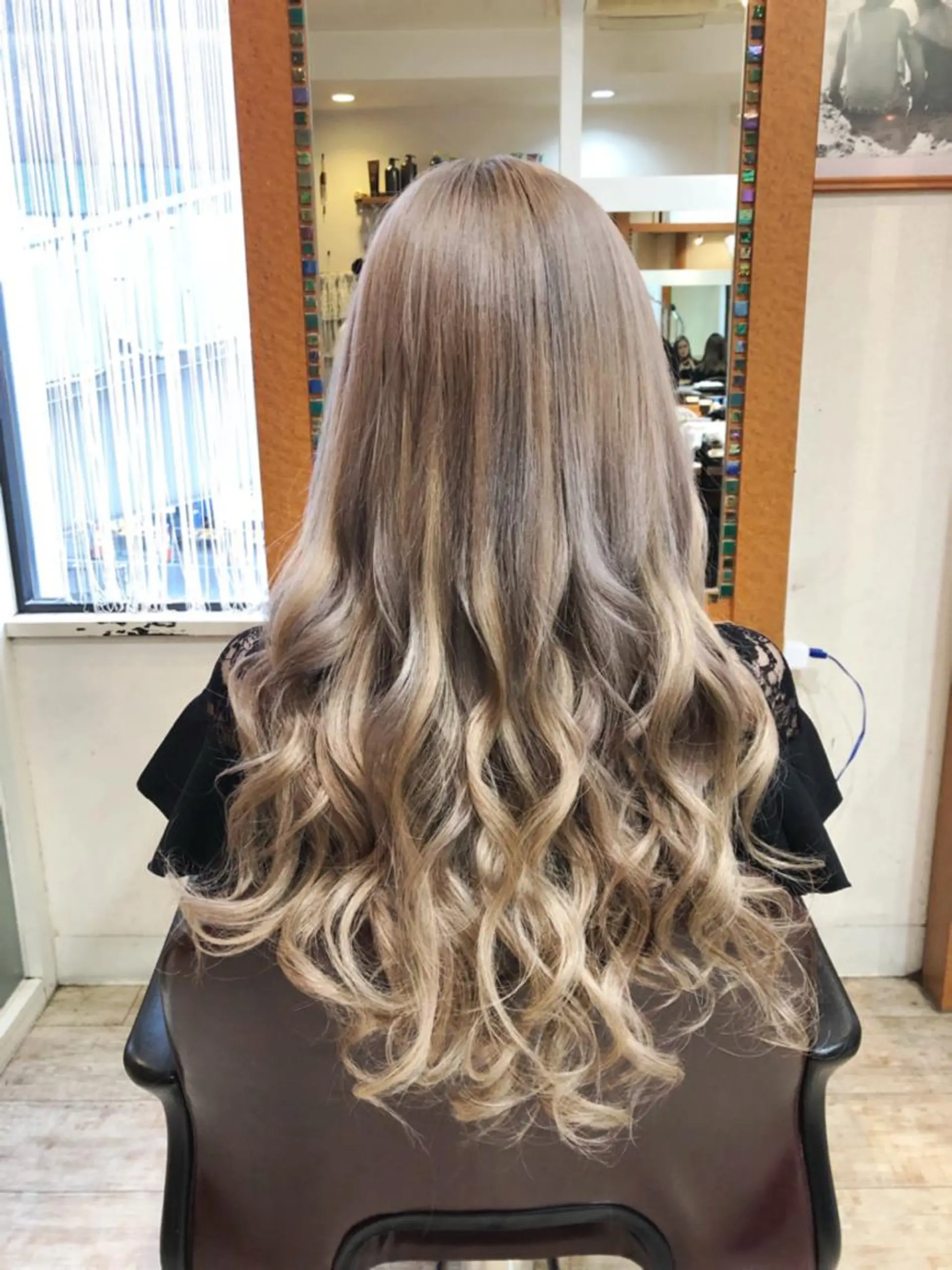 セミロング カラー ブリーチ カット ヘアカラー エクステ ヘアセット 韓国ヘア🤍髪質改善 🇰🇷AKANEのヘアスタイル